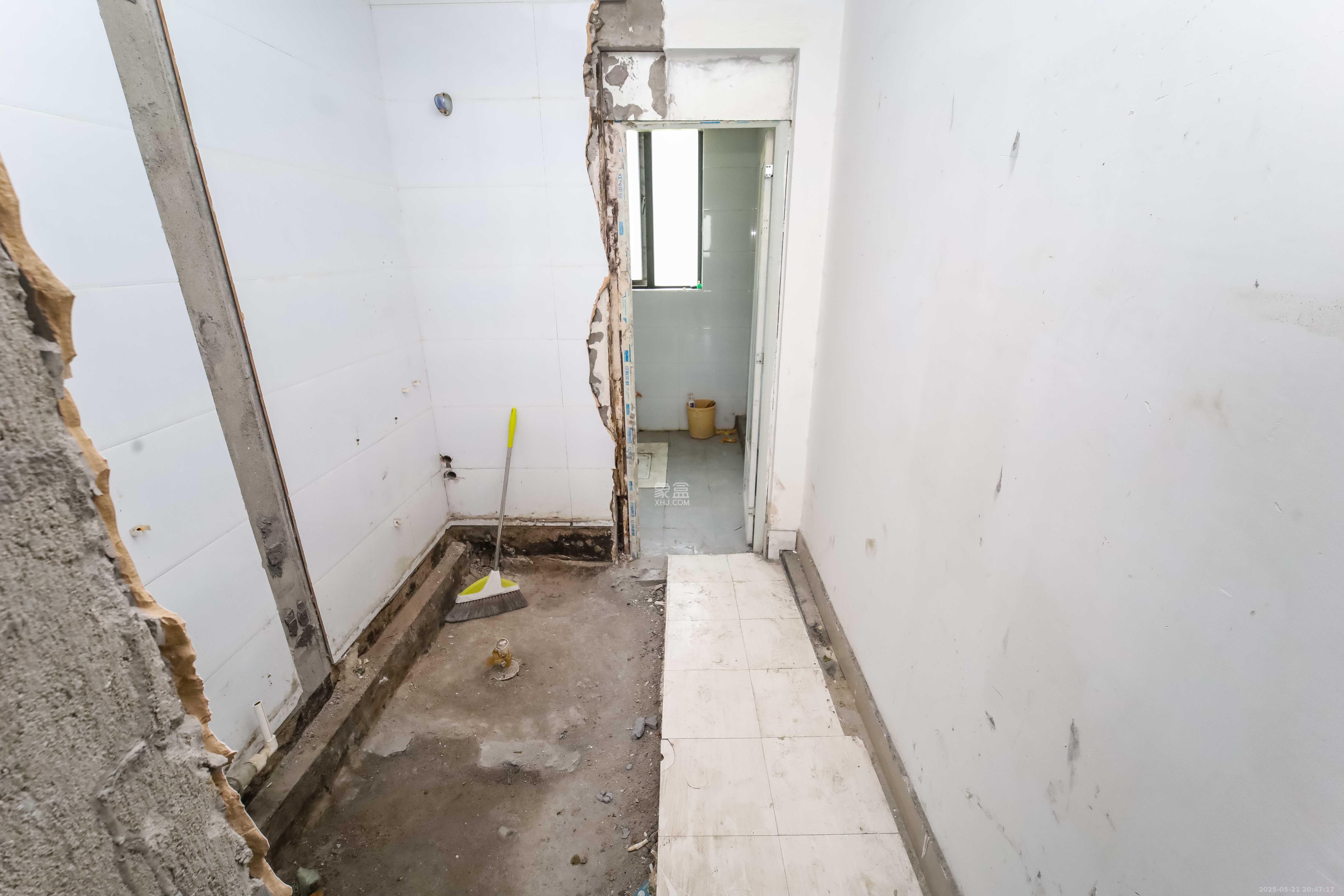 长房东郡  4室2厅2卫    210.0万 长房东郡  4室2厅2卫    210.0万卫生间