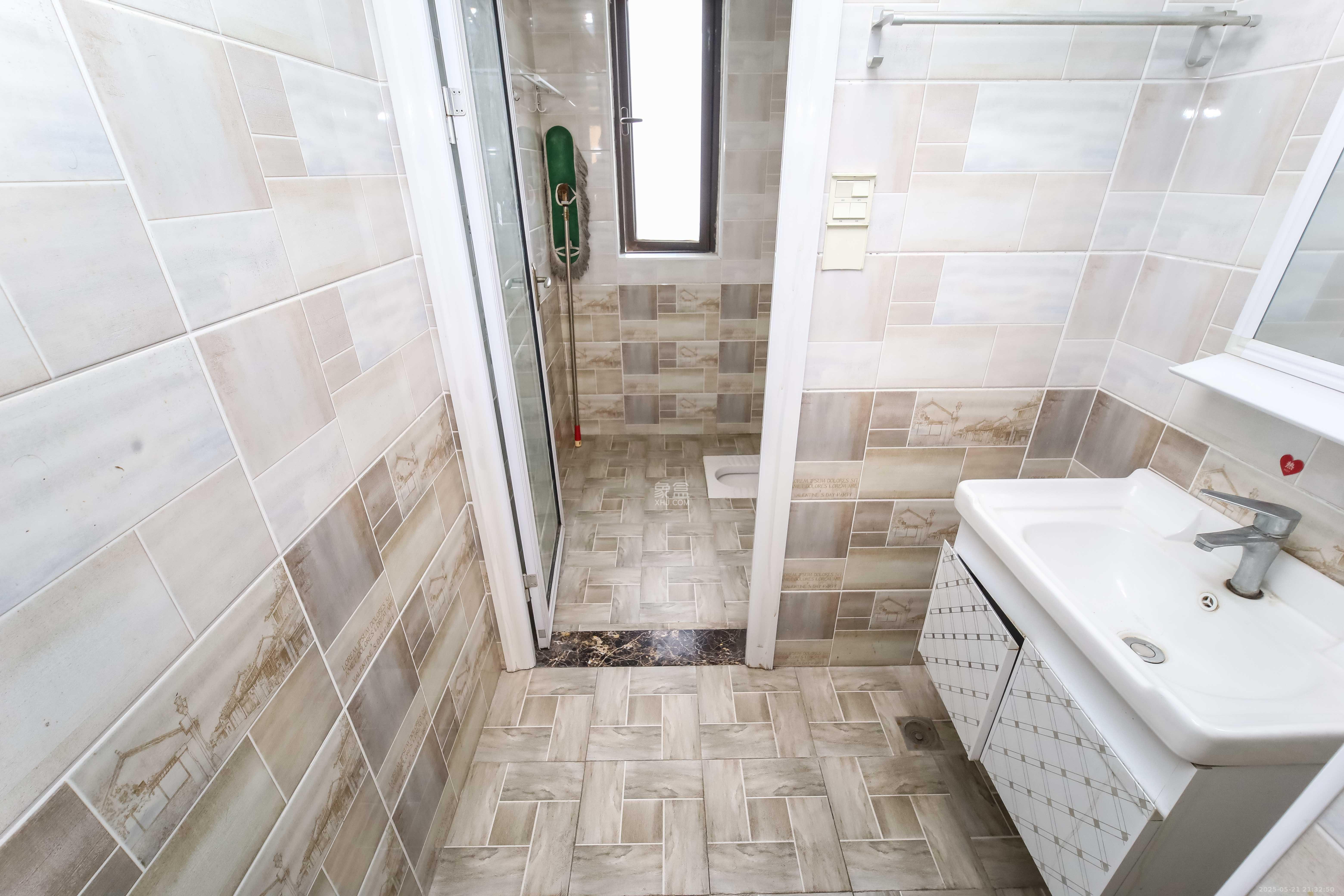 中欣楚天熙苑 1室2厅2卫 100.0万 中欣楚天熙苑 1室2厅2卫 100.0万卫生间