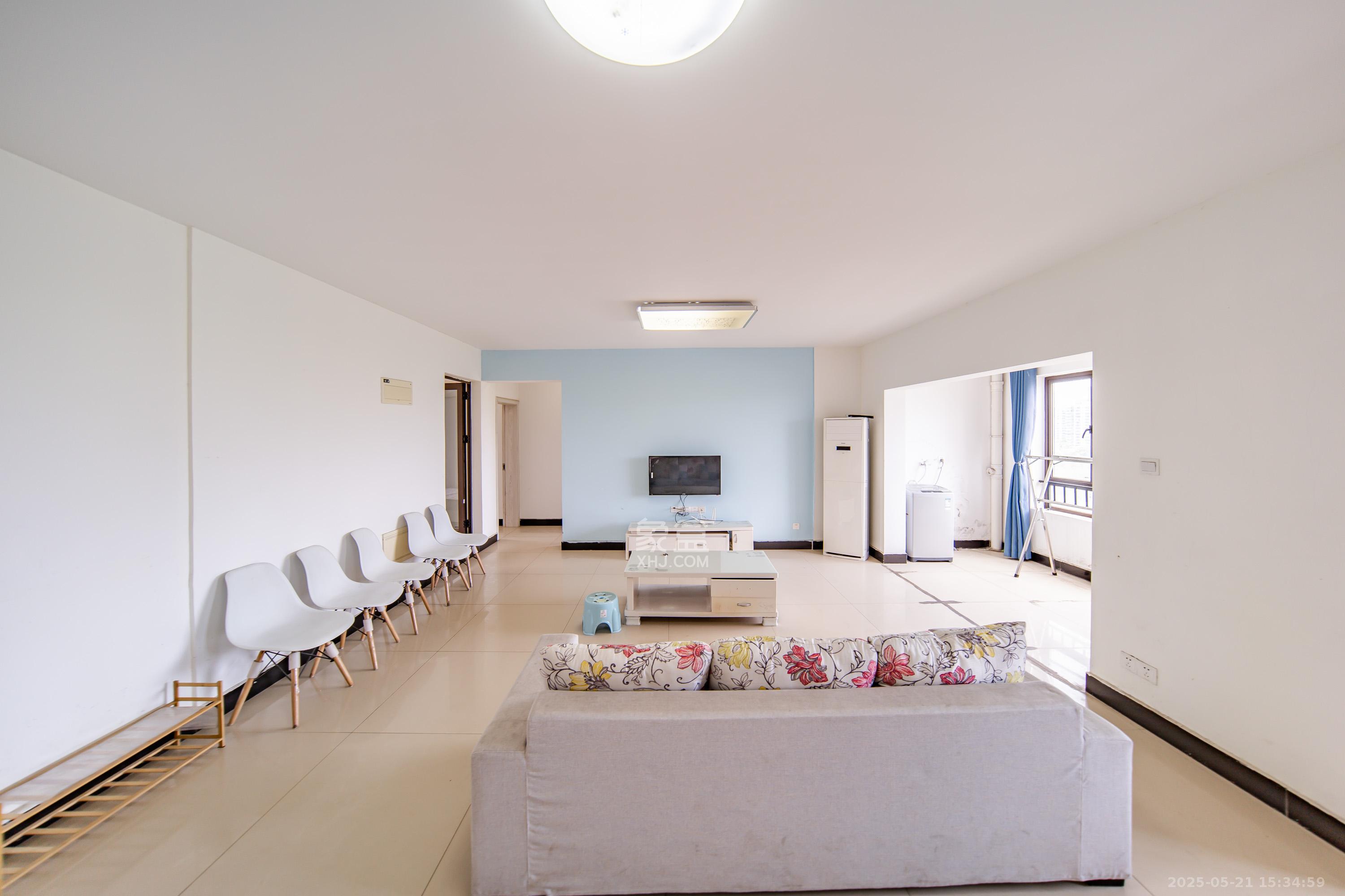 洋湖18克拉（旷远洋湖18克拉）  3室2厅2卫    100.0万客厅