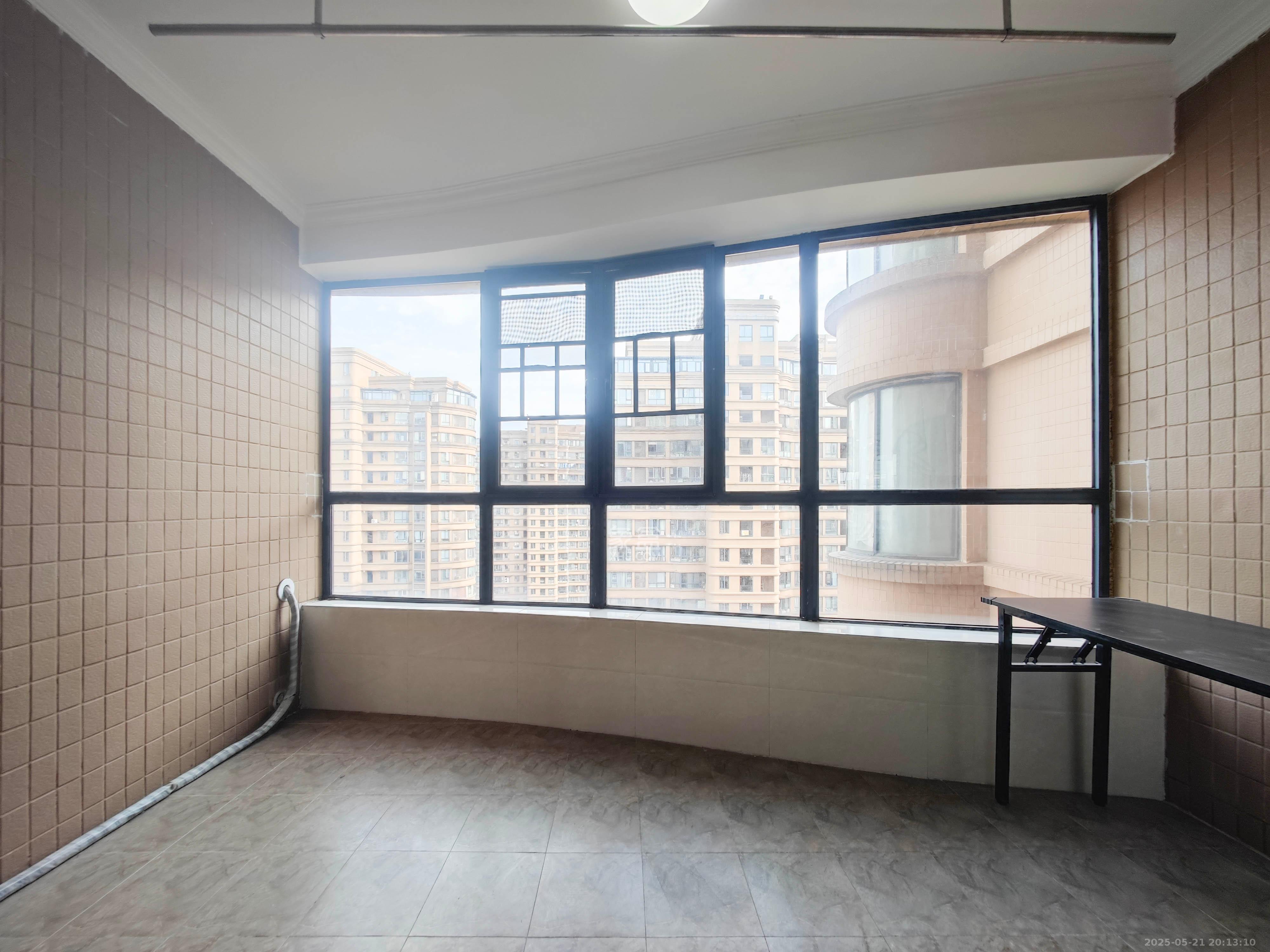 五矿万境水岸一期(万境水岸嘉苑) 3室2厅2卫 135.8万 五矿万境水岸一期(万境水岸嘉苑) 3室2厅2卫 135.8万阳台