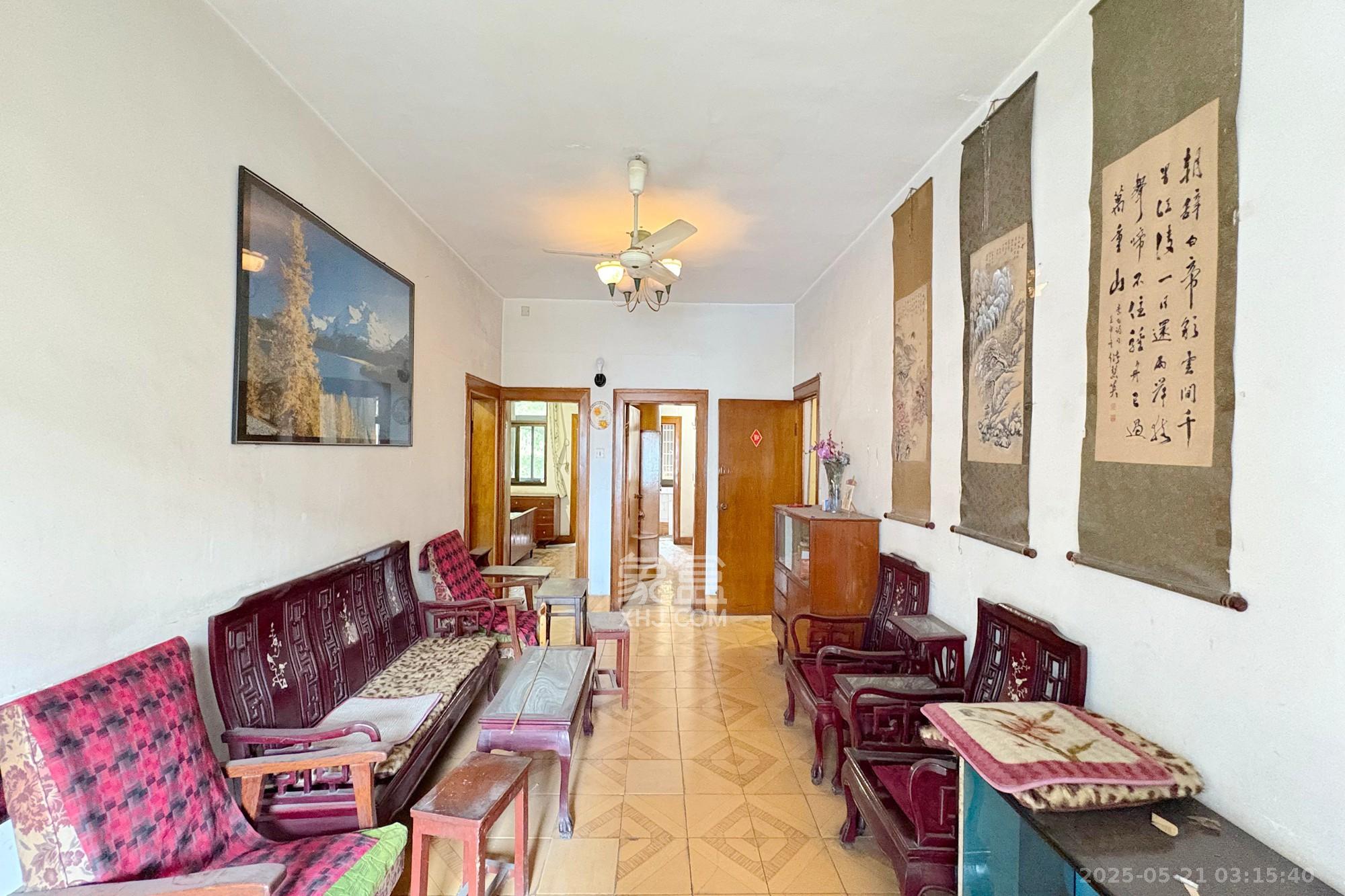 73分局(电信宿舍) 4室2厅1卫 95.0万 73分局(电信宿舍) 4室2厅1卫 95.0万客厅