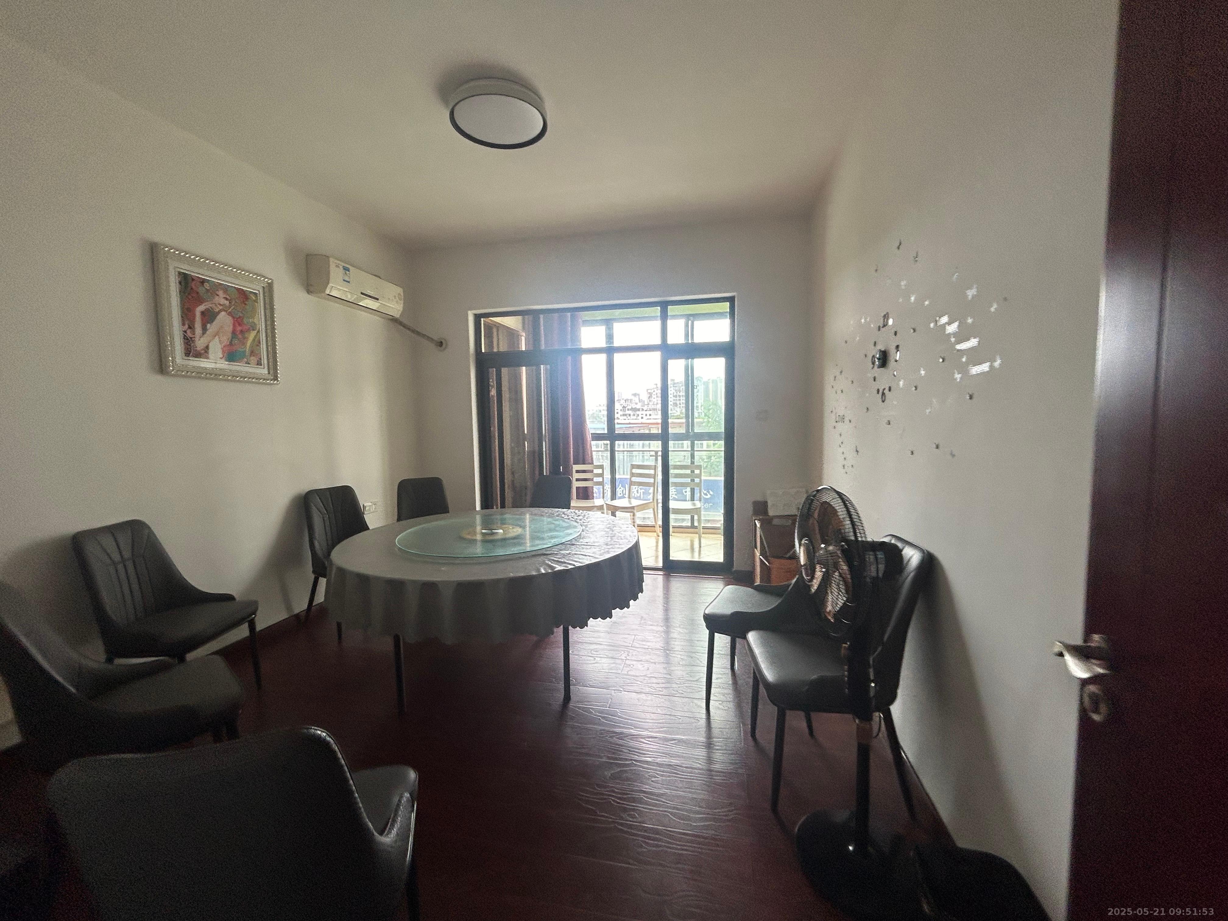 阳光100三期 4室2厅3卫 4300.0元/月 阳光100三期 4室2厅3卫 4300.0元/月室内图