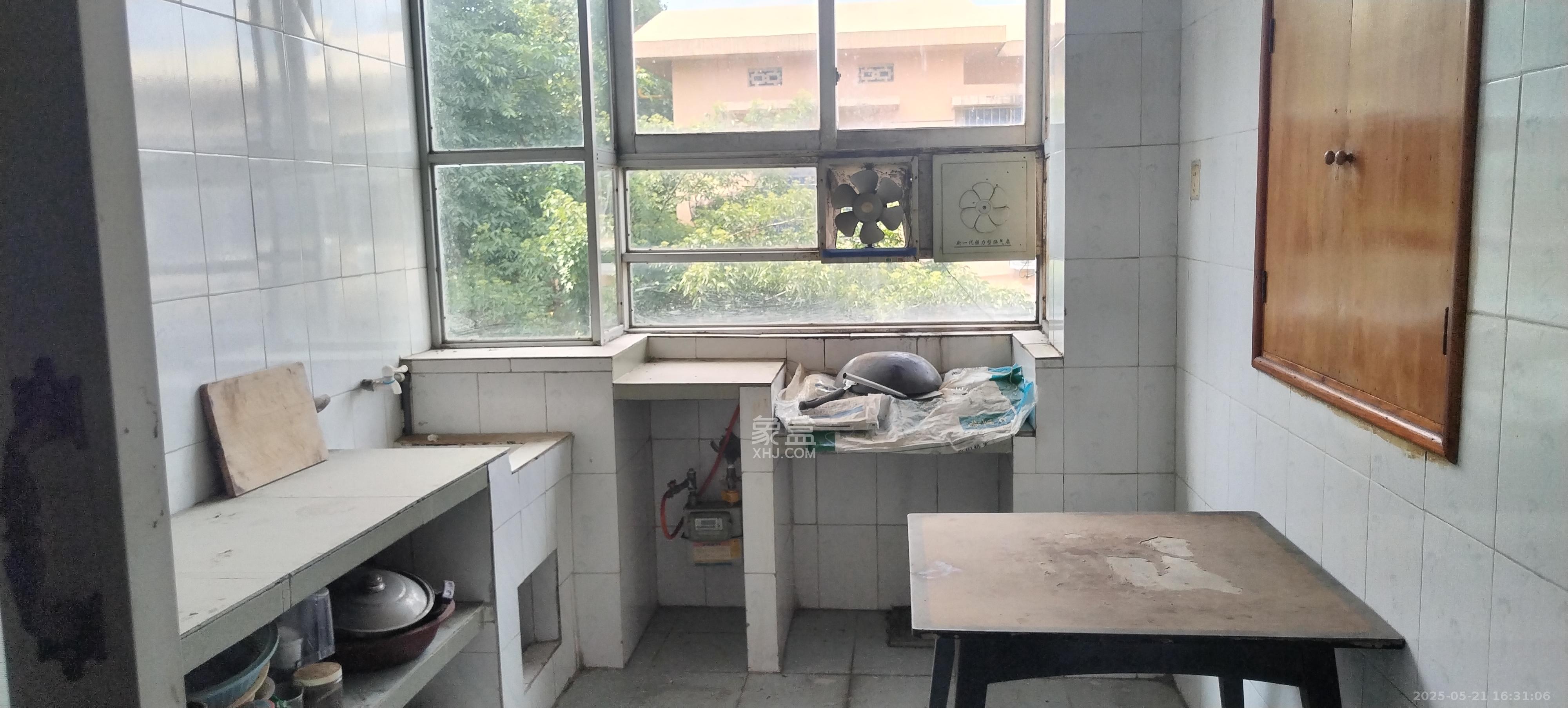 林科大教师单位房 3室2厅1卫 1500.0元/月 林科大教师单位房 3室2厅1卫 1500.0元/月室内图