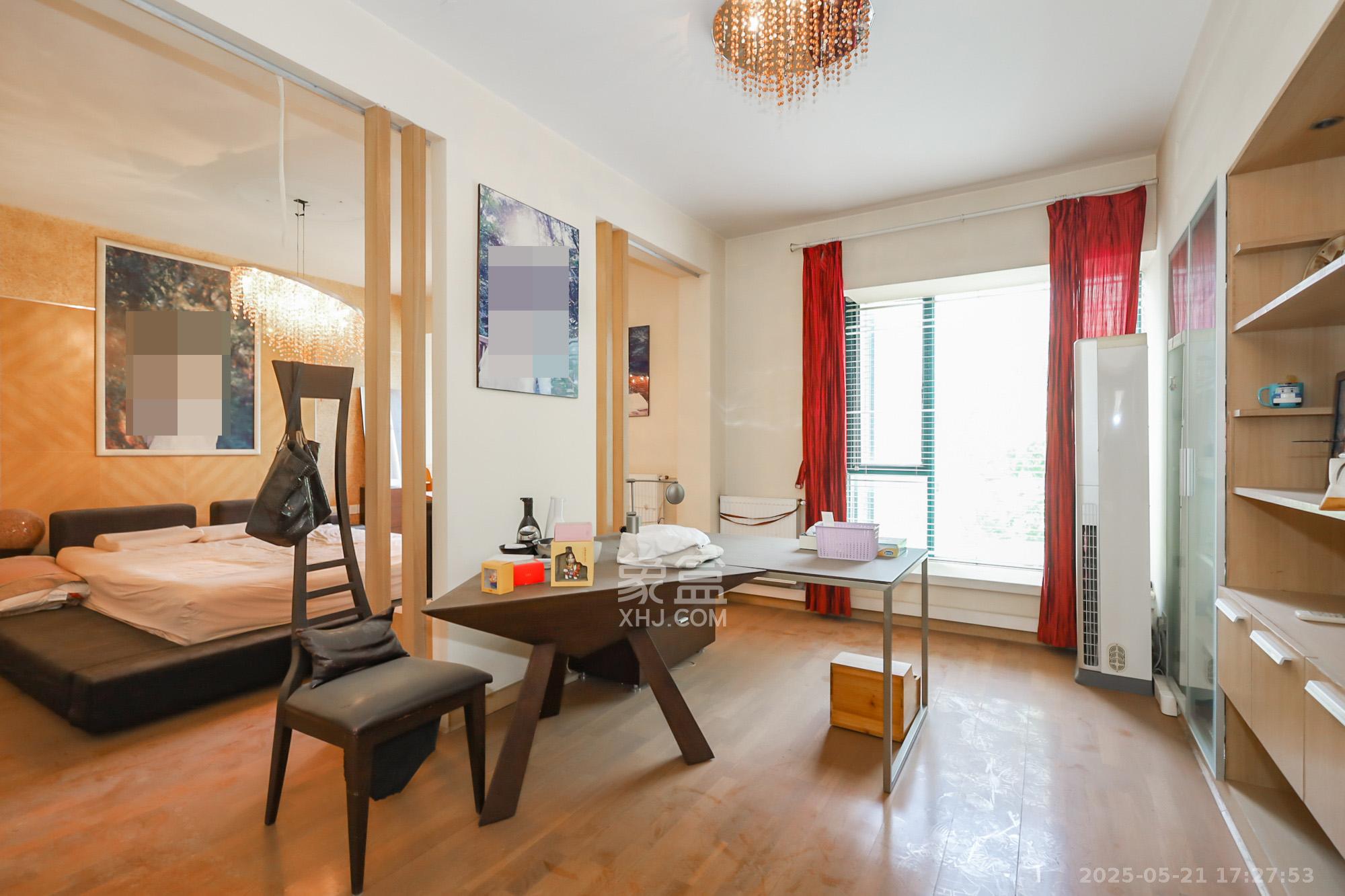 金色山庄 3室2厅2卫 160.0万 金色山庄 3室2厅2卫 160.0万卧室