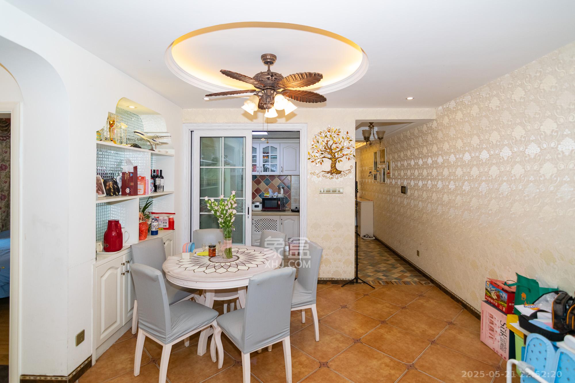 润和紫郡一期 3室2厅2卫 73.5万 润和紫郡一期 3室2厅2卫 73.5万客厅