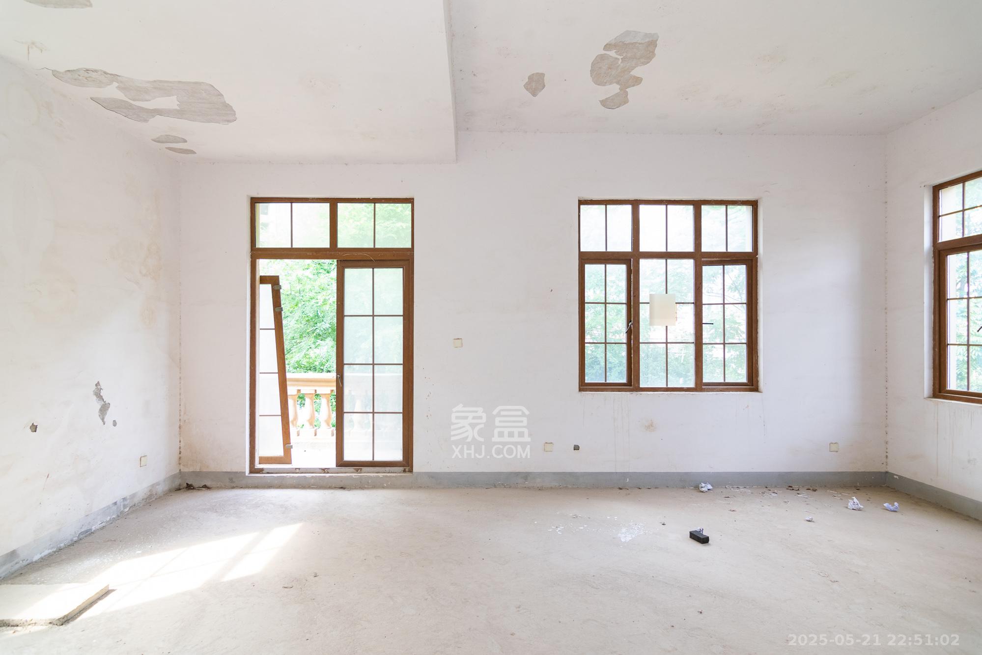 金地三千府(金地湖山樾、金地自在城)  8室3厅4卫    1068.0万 金地三千府(金地湖山樾、金地自在城)  8室3厅4卫    1068.0万