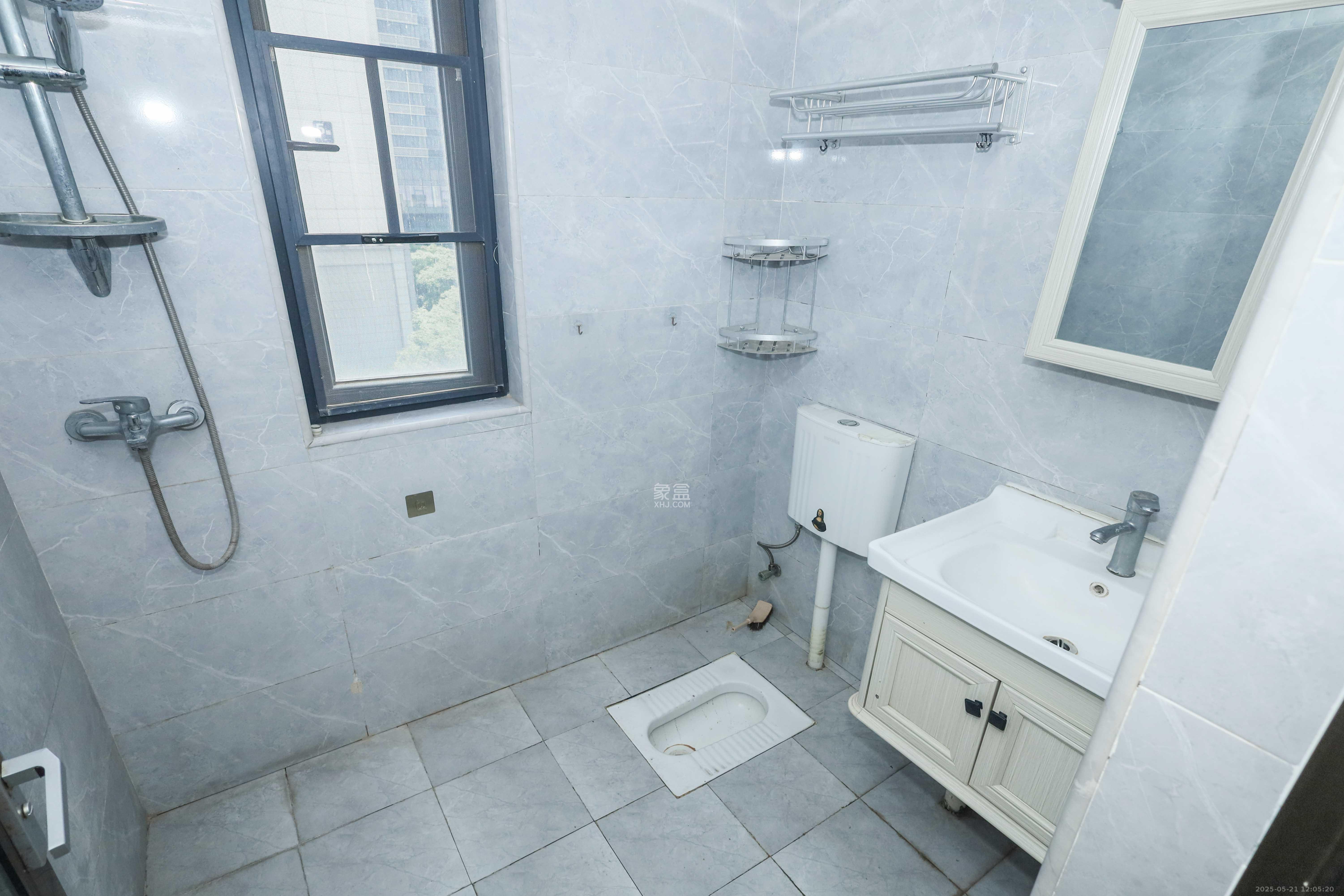 南山梅溪一方 4室2厅2卫 136.0万 南山梅溪一方 4室2厅2卫 136.0万卫生间