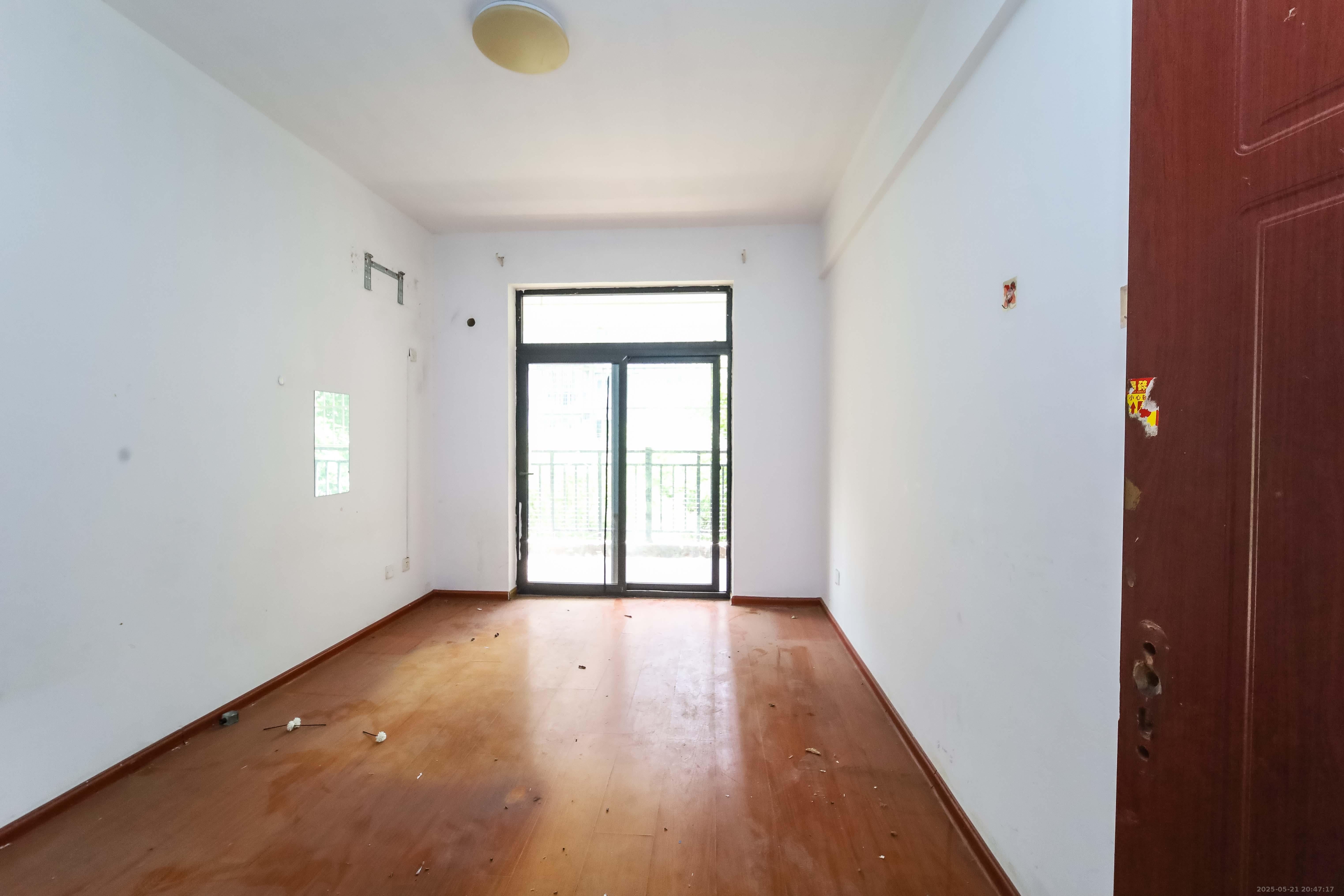 长房东郡  4室2厅2卫    210.0万 长房东郡  4室2厅2卫    210.0万卧室