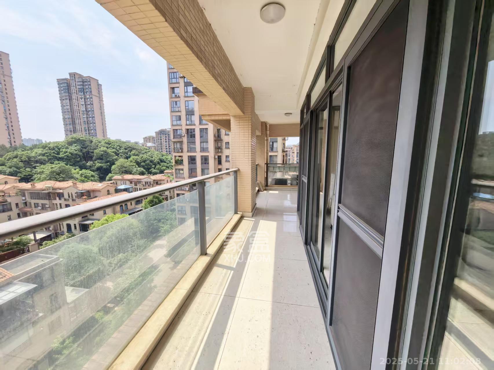 中城丽景香山园  4室2厅2卫   3600.00元/月室内图