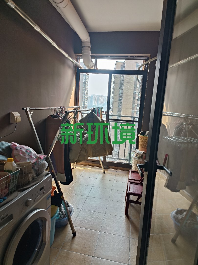 蓝色港湾  3室2厅2卫   53.00万客厅