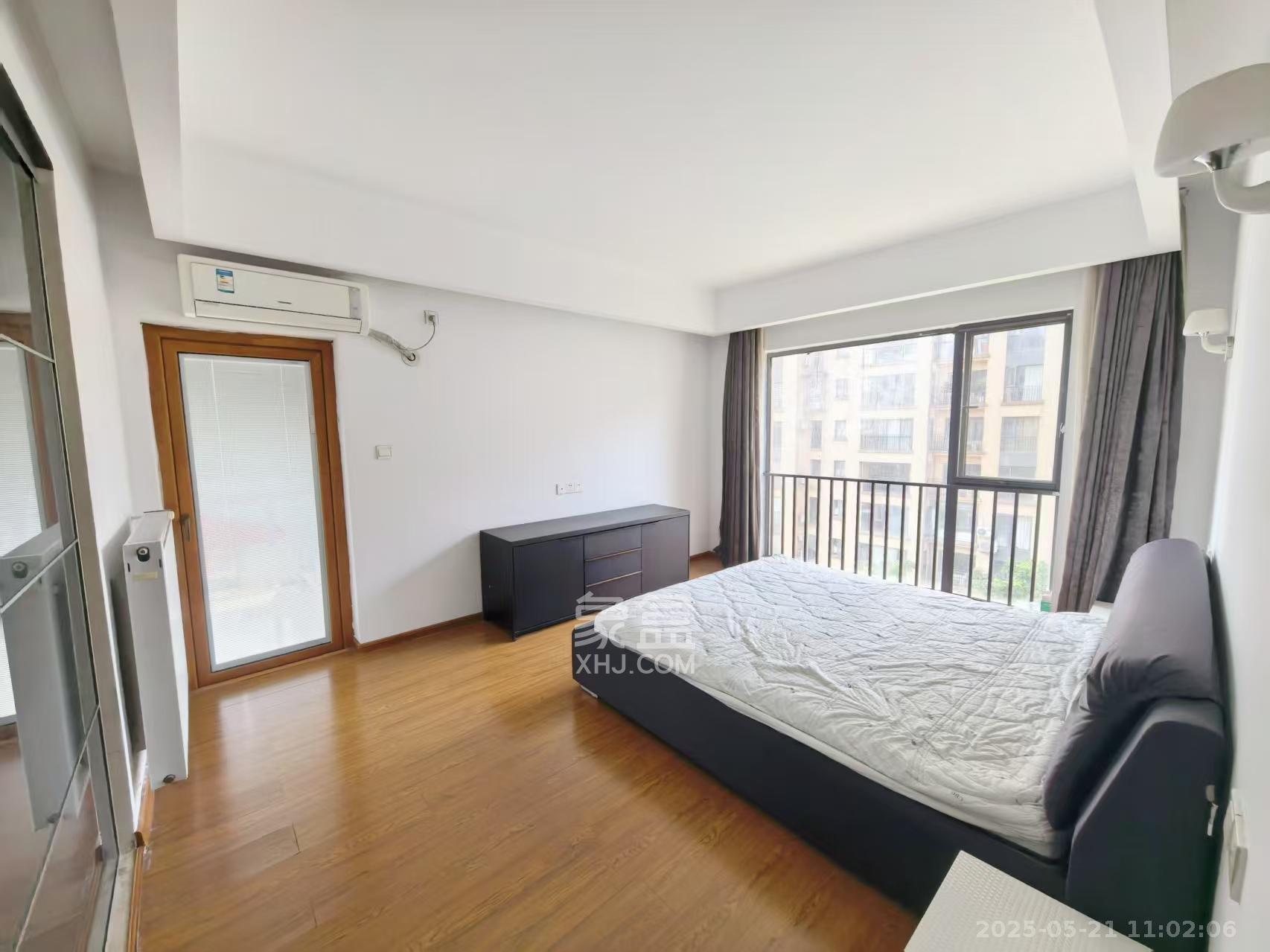 中城丽景香山园  4室2厅2卫   3600.00元/月室内图