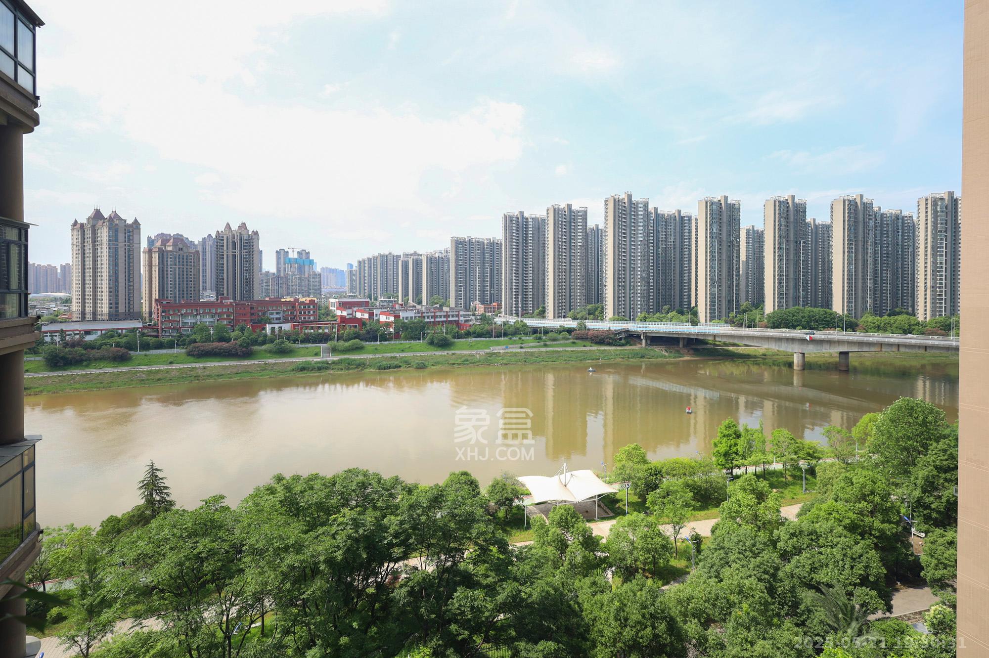 双湾国际（湘江御景花园）  5室2厅2卫   188.00万其他