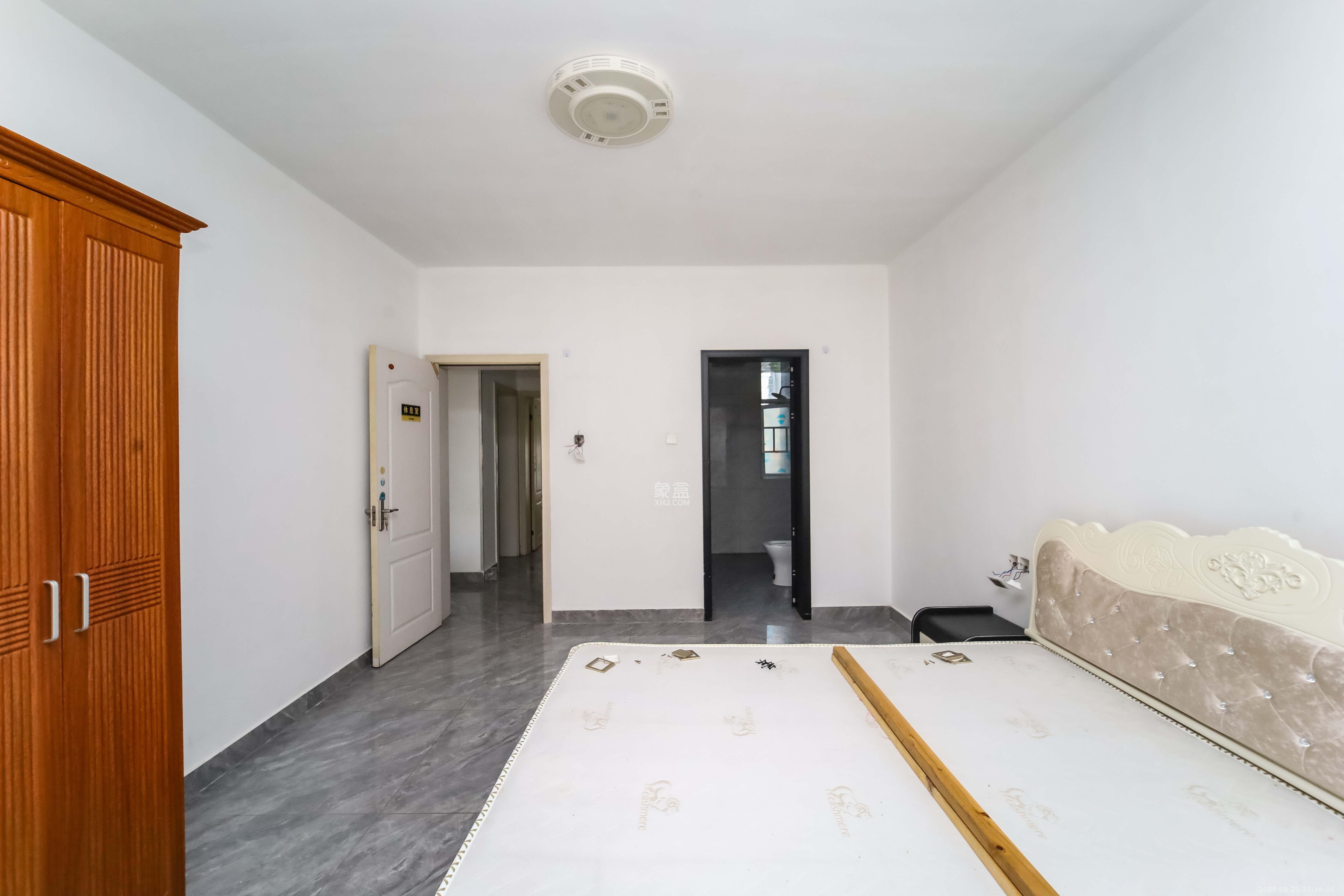 东门壹号家园 3室2厅2卫 86.0万 东门壹号家园 3室2厅2卫 86.0万卧室