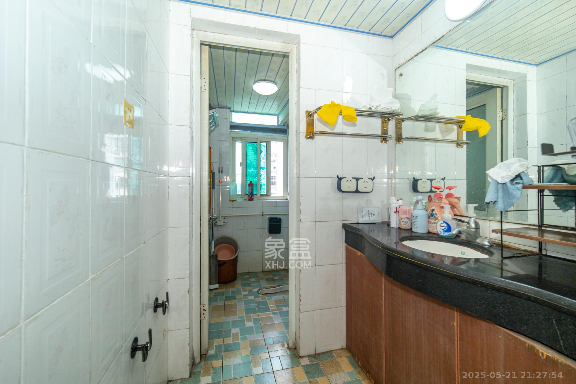 星兴佳园  3室2厅2卫    49.8万 星兴佳园  3室2厅2卫    49.8万卫生间