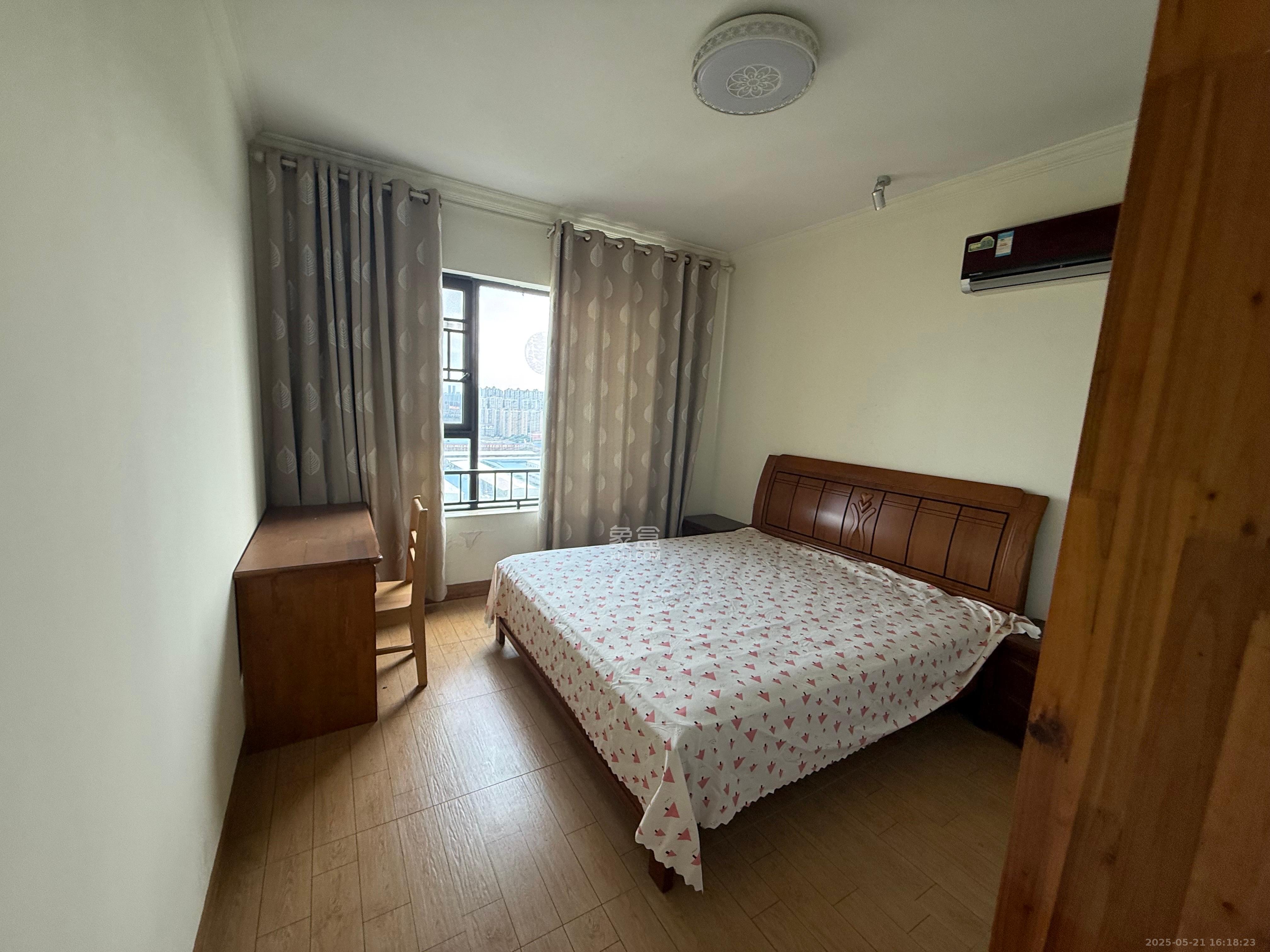 三一街区 3室2厅1卫 2100.0元/月 三一街区 3室2厅1卫 2100.0元/月室内图