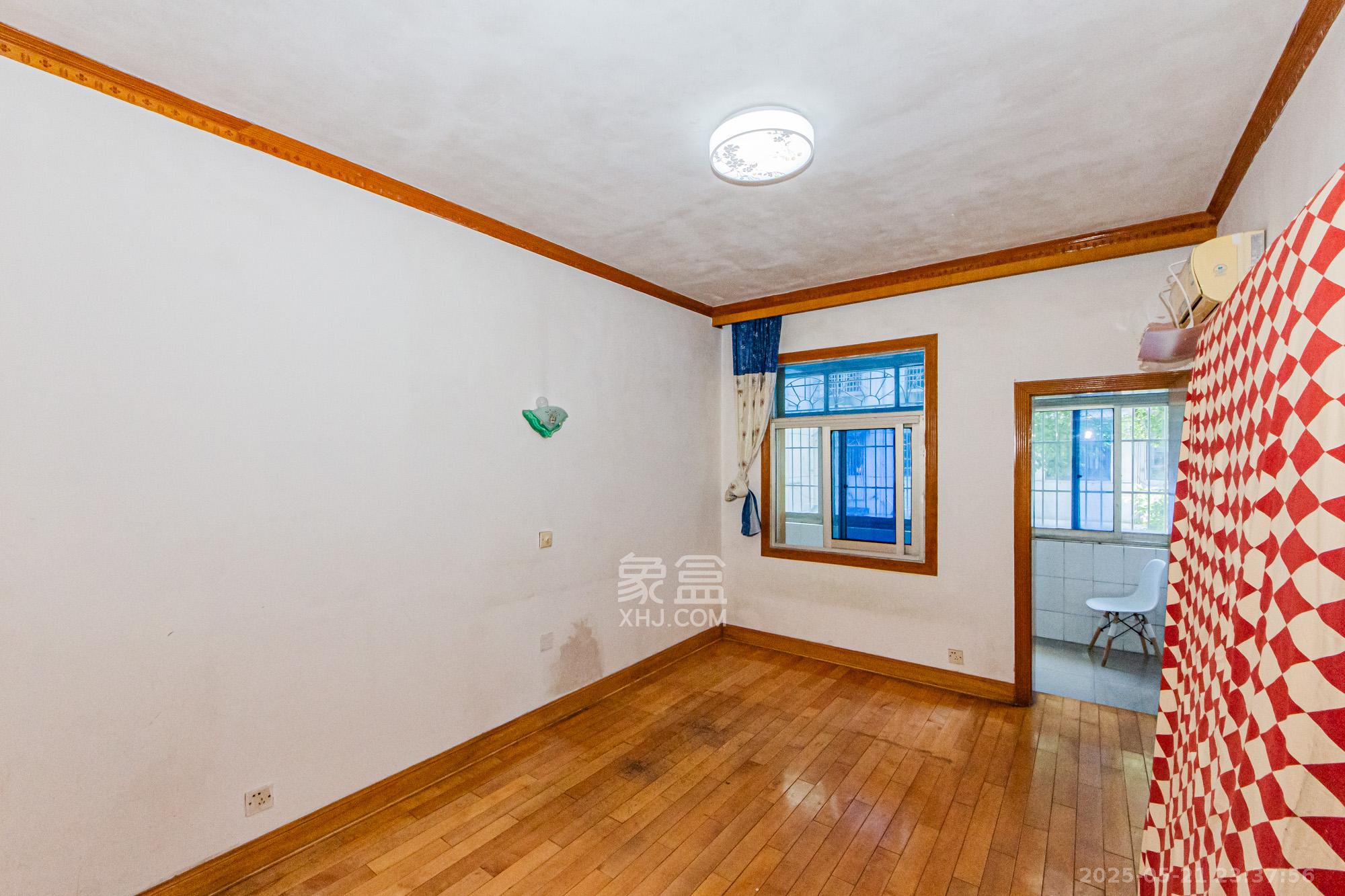 江南苑 3室2厅2卫 79.8万 江南苑 3室2厅2卫 79.8万卧室