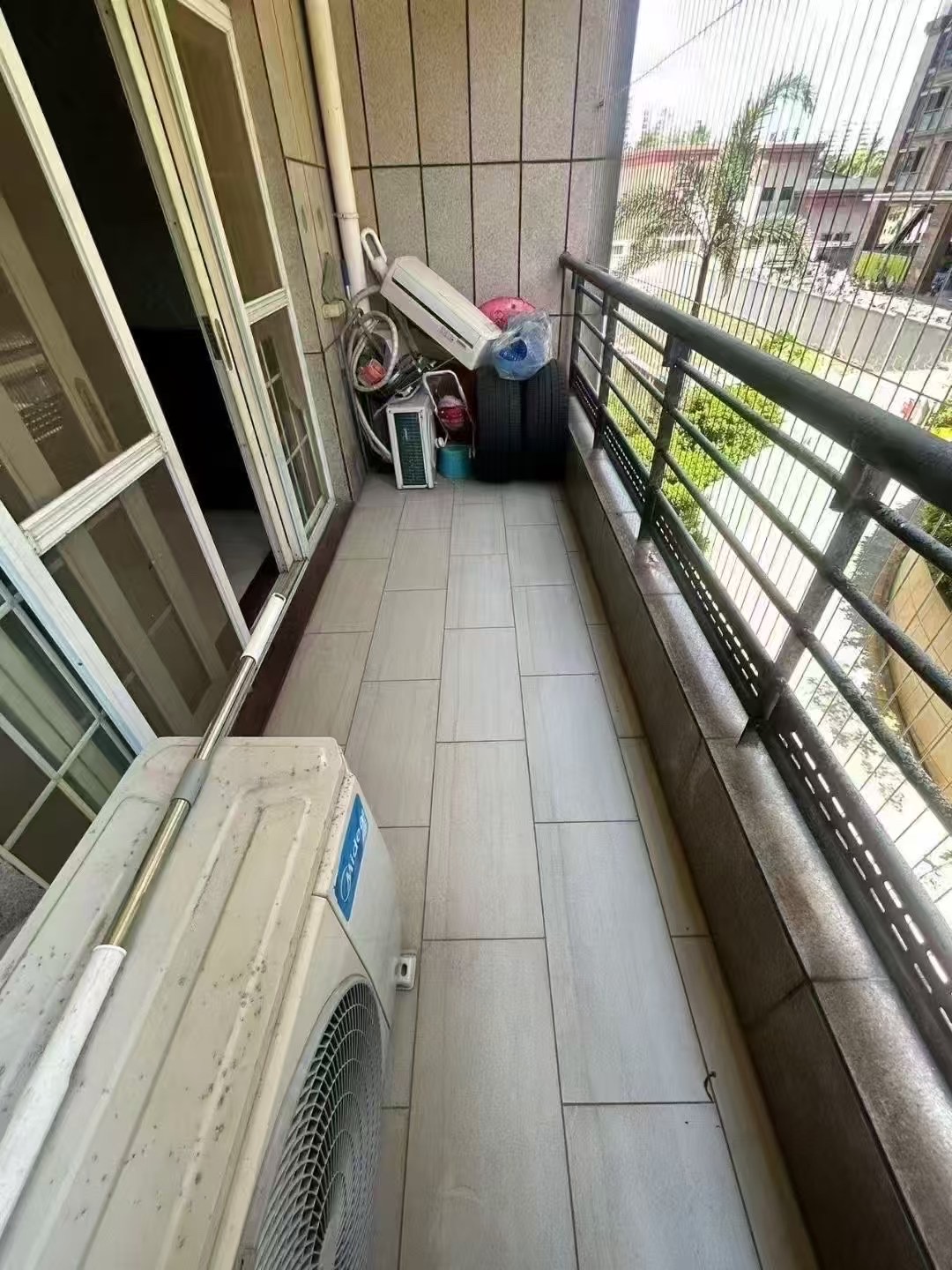 和谐家园(锦和广场) 3室2厅2卫 168.0万 和谐家园(锦和广场) 3室2厅2卫 168.0万客厅