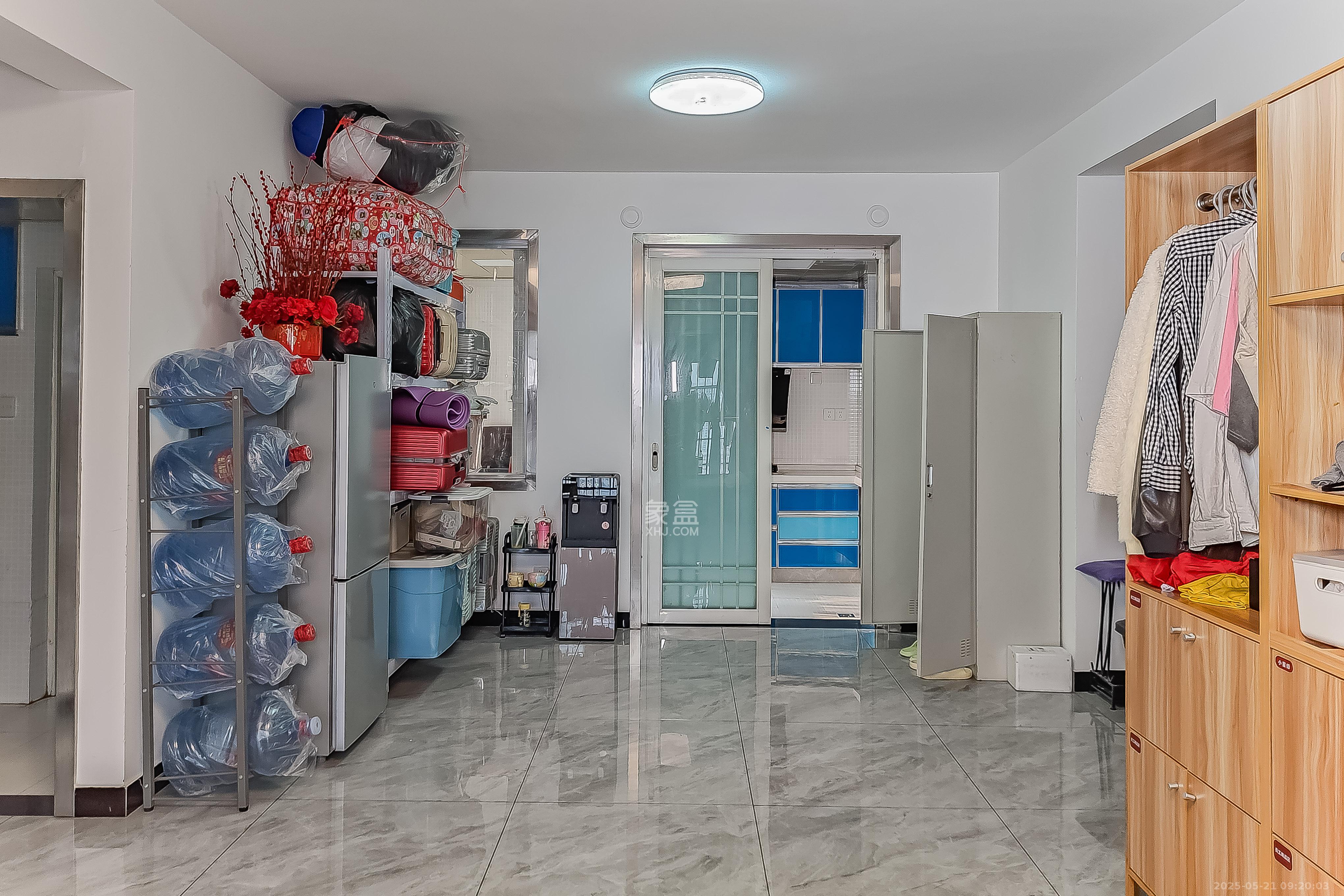 君临国际 3室2厅1卫 160.7万 君临国际 3室2厅1卫 160.7万客厅