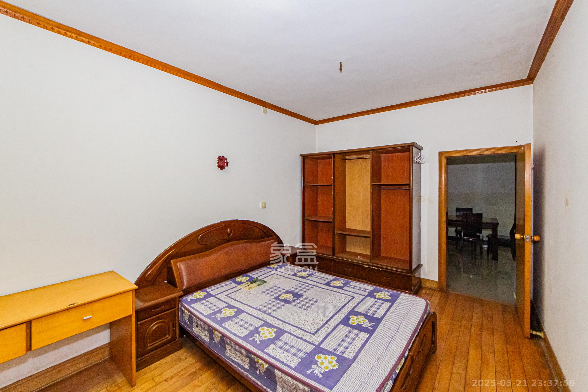 江南苑 3室2厅2卫 79.8万 江南苑 3室2厅2卫 79.8万卧室