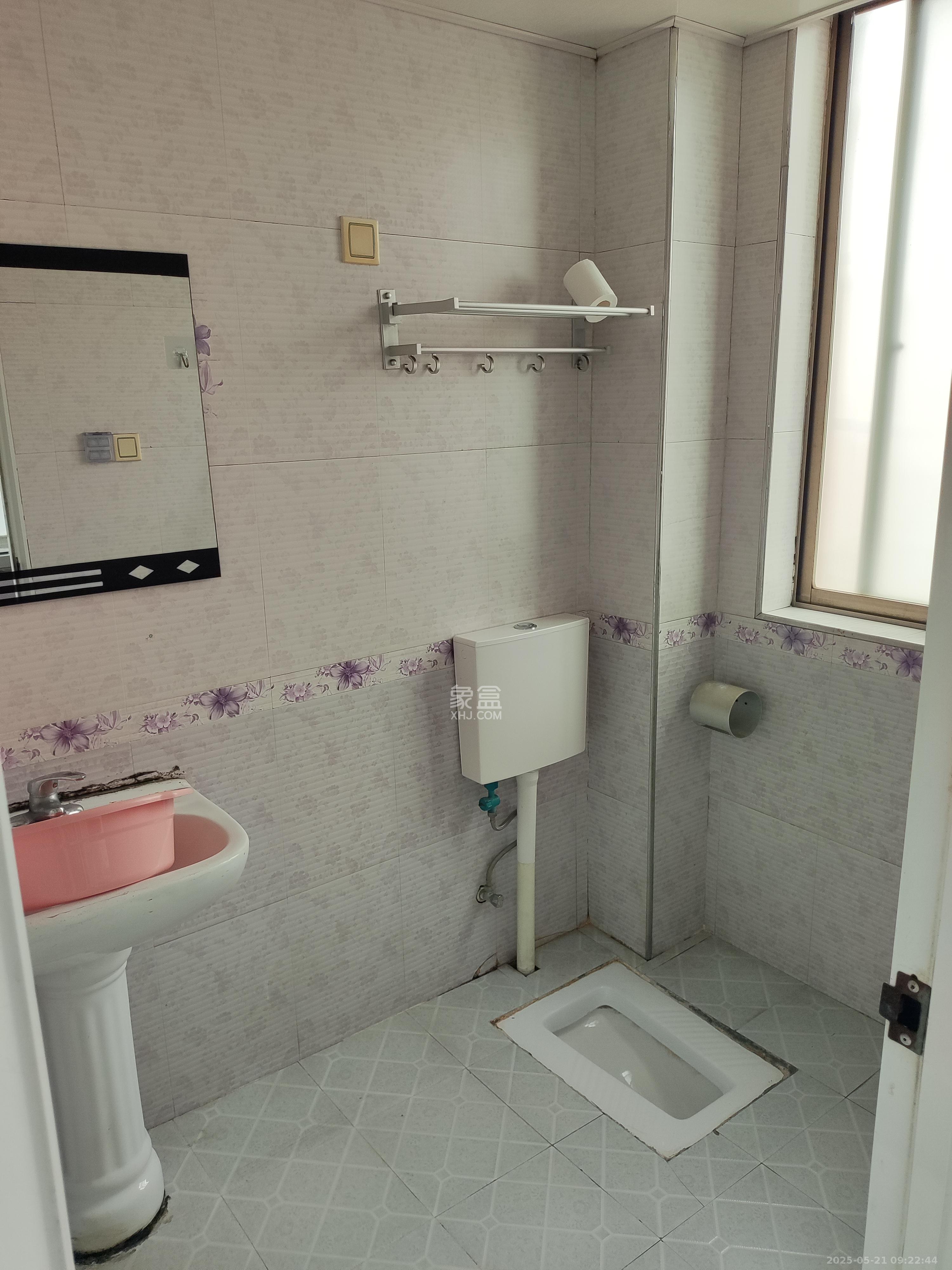 新路小区 3室2厅2卫 1800.0元/月 新路小区 3室2厅2卫 1800.0元/月室内图