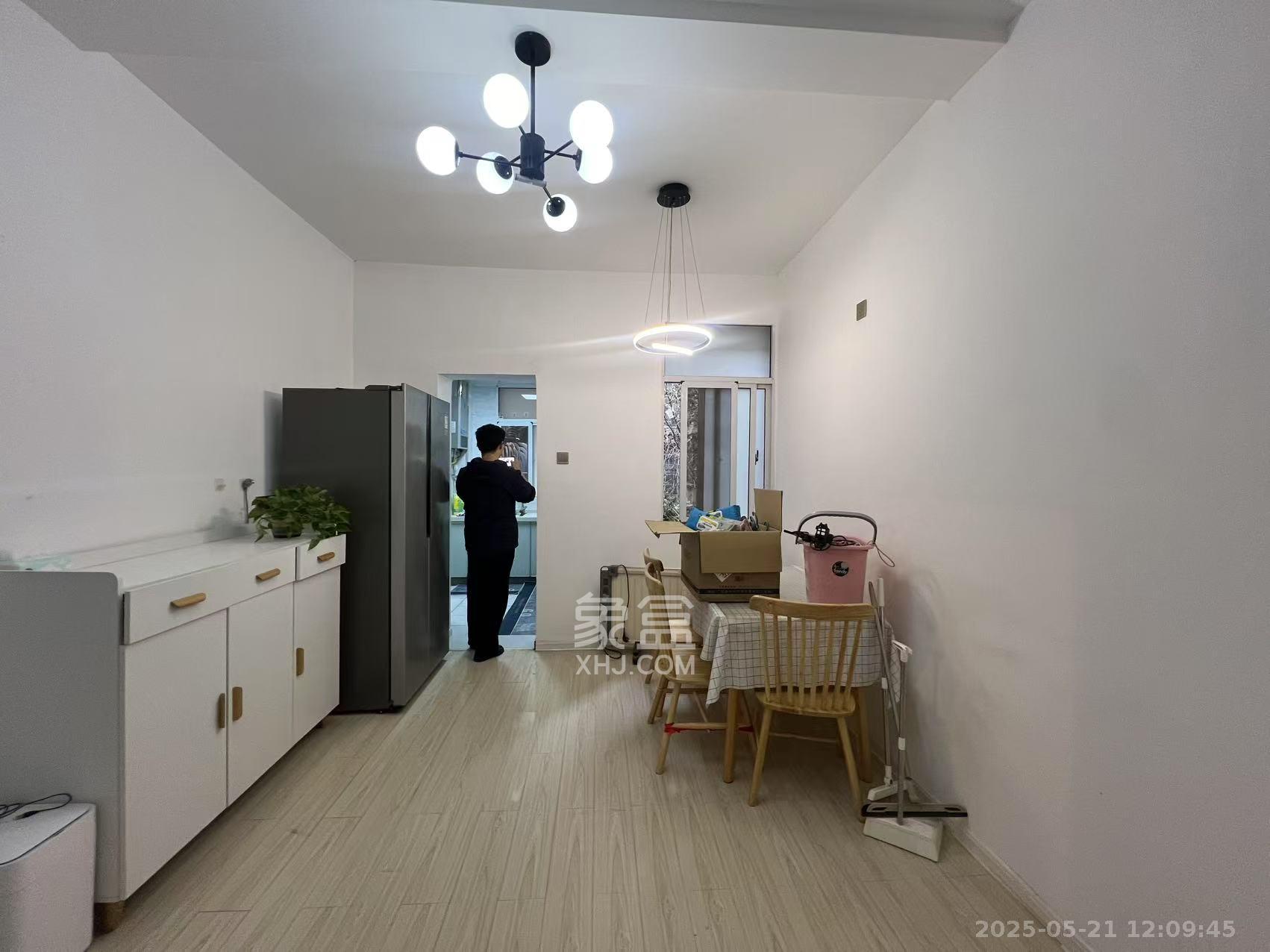 新湘路社区  3室2厅1卫   3000.00元/月