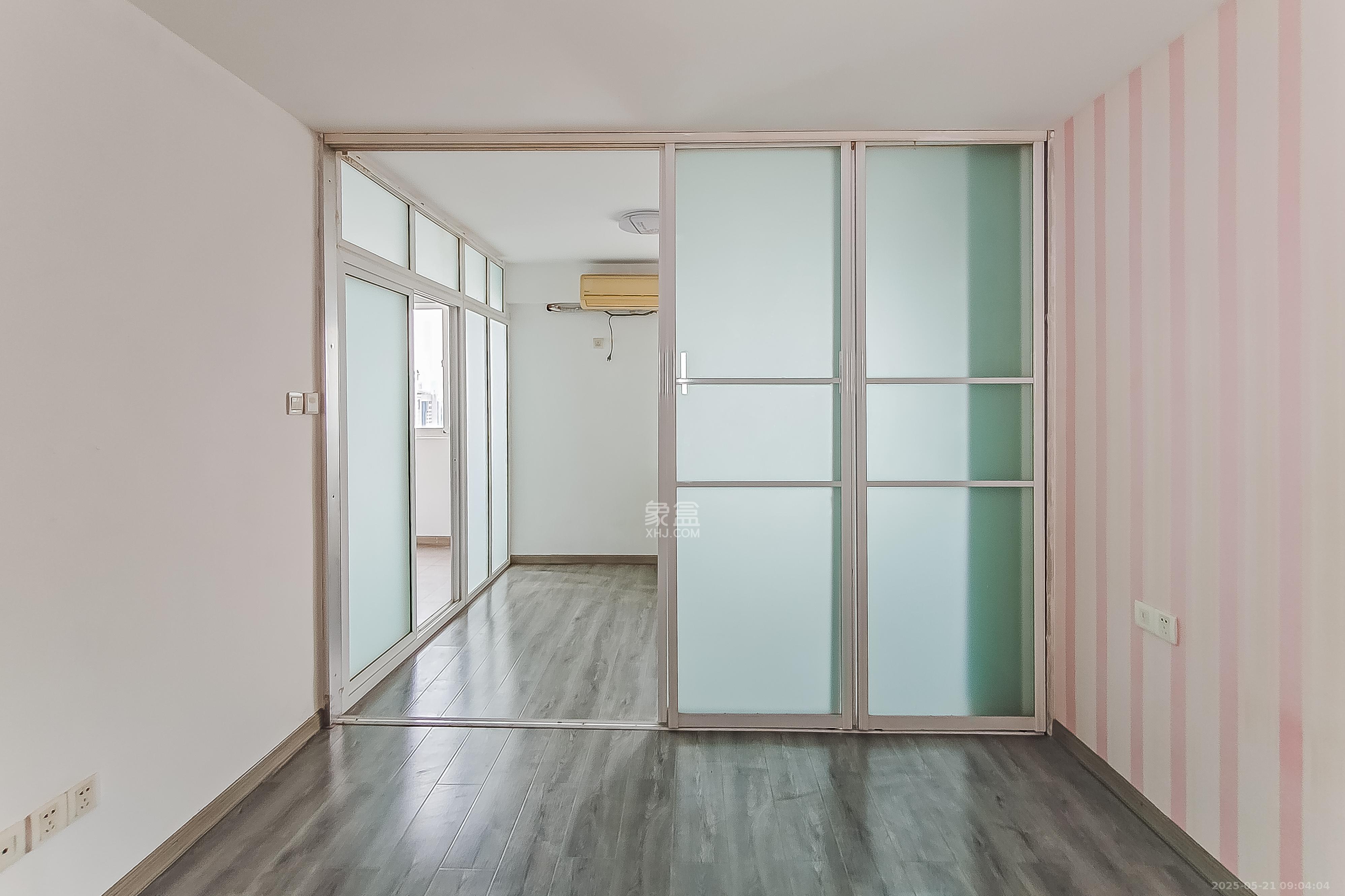 宏景名厦 2室1厅2卫 52.0万 宏景名厦 2室1厅2卫 52.0万卧室