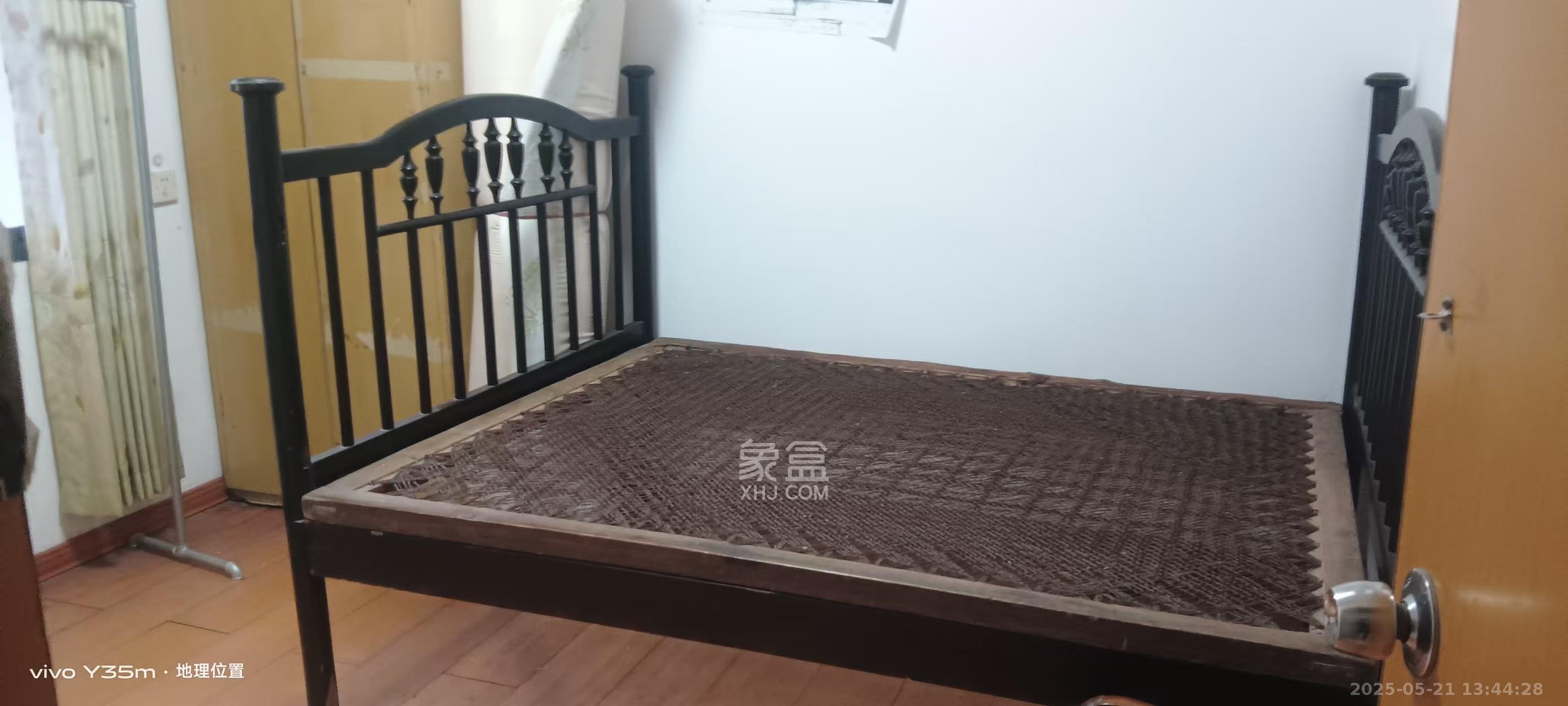 展览馆科协宿舍  3室1厅1卫    2500.0元/月 展览馆科协宿舍  3室1厅1卫    2500.0元/月室内图