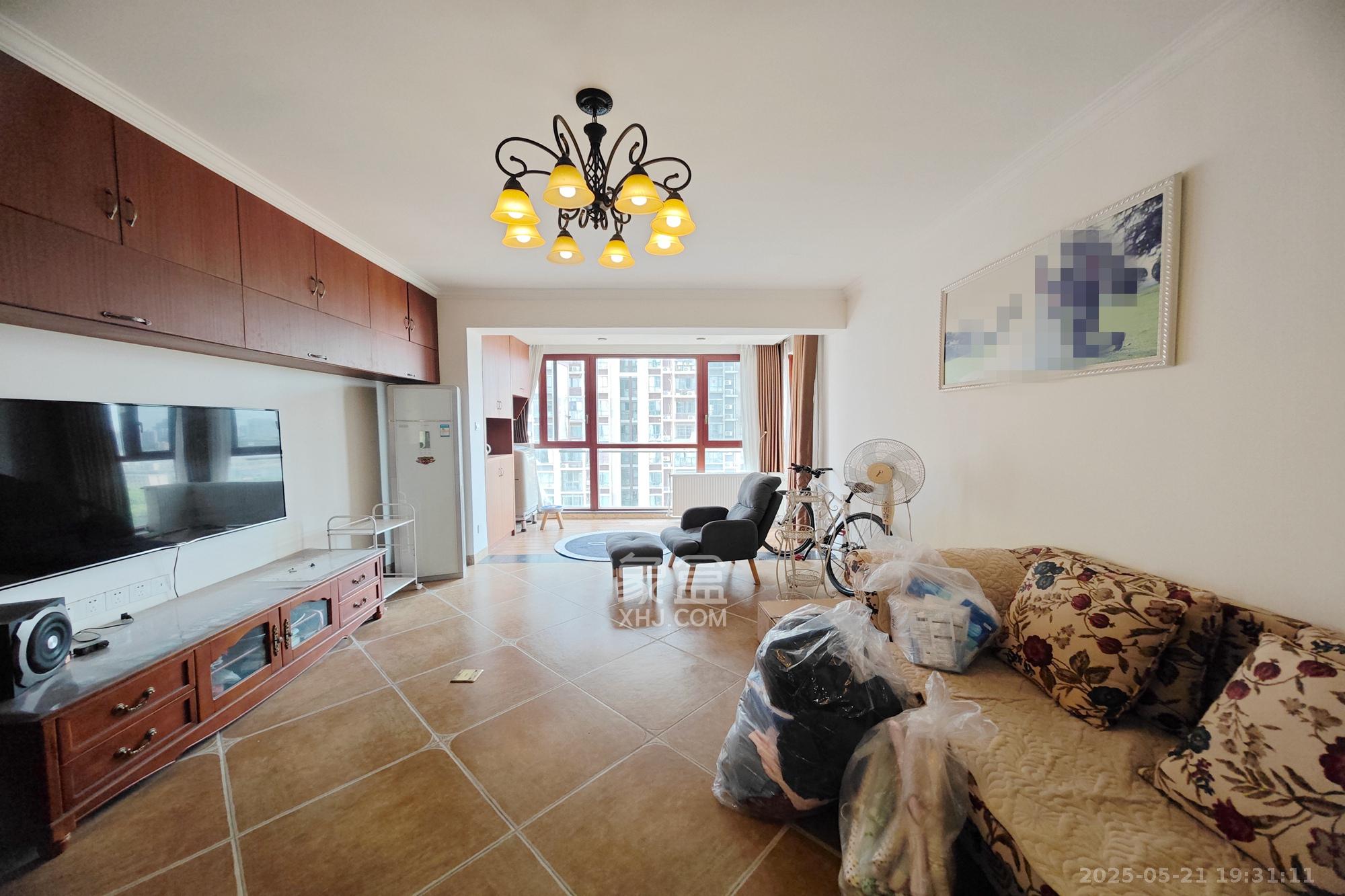 中江佳境天成  3室2厅2卫    108.0万客厅