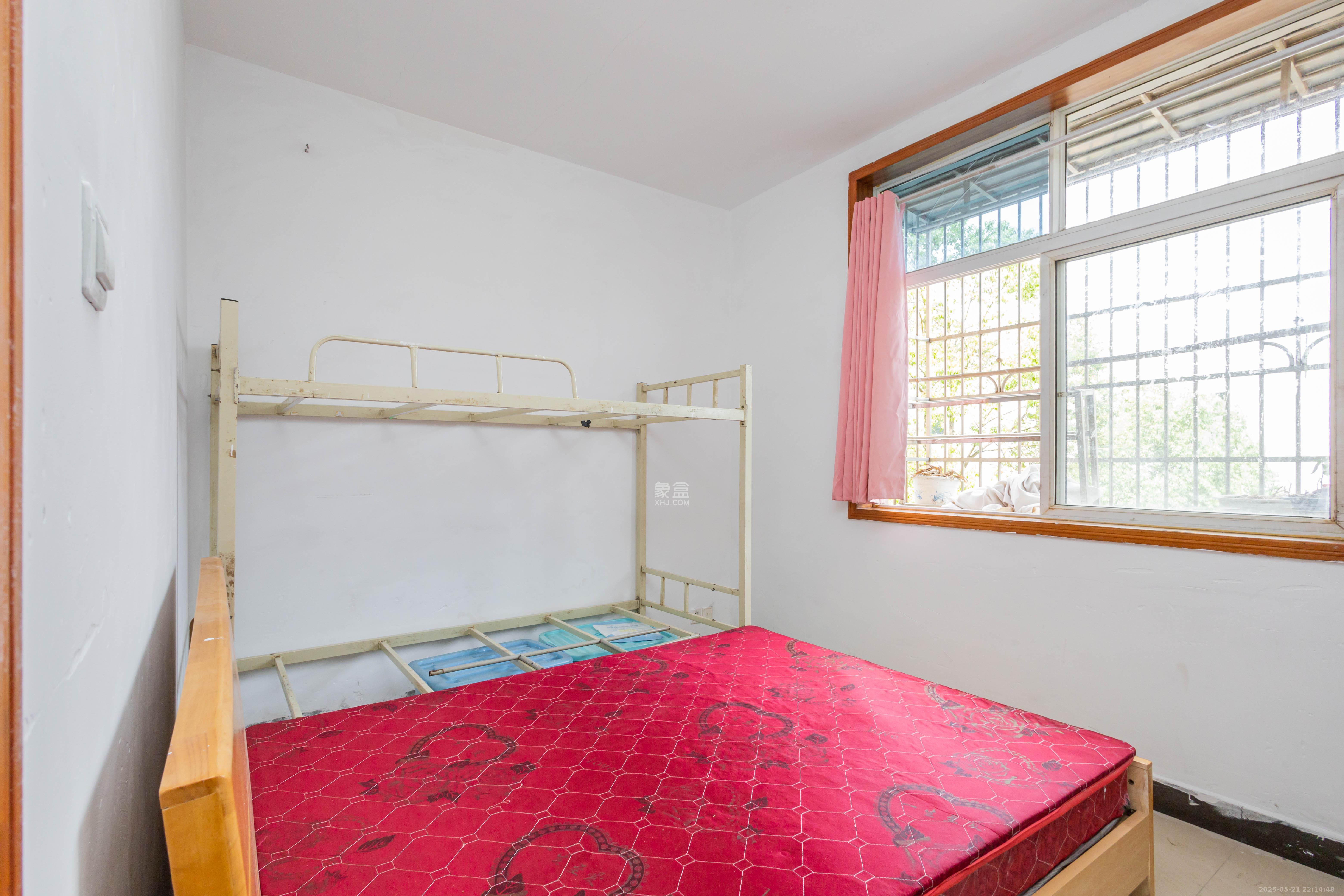 泉塘小区  1室1厅1卫    25.8万卧室