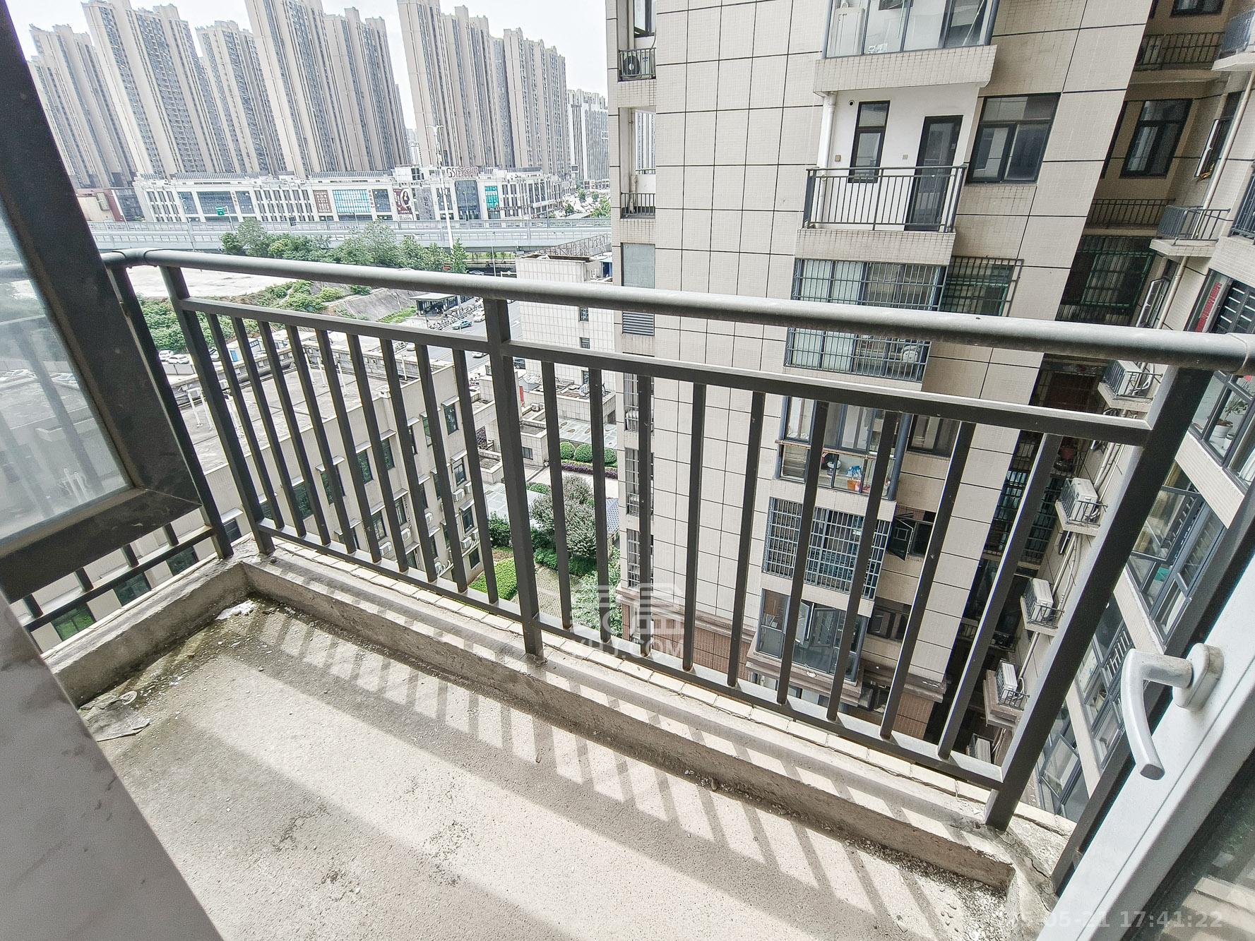 和悦城(蟠龙景苑)  3室2厅1卫   65.00万阳台