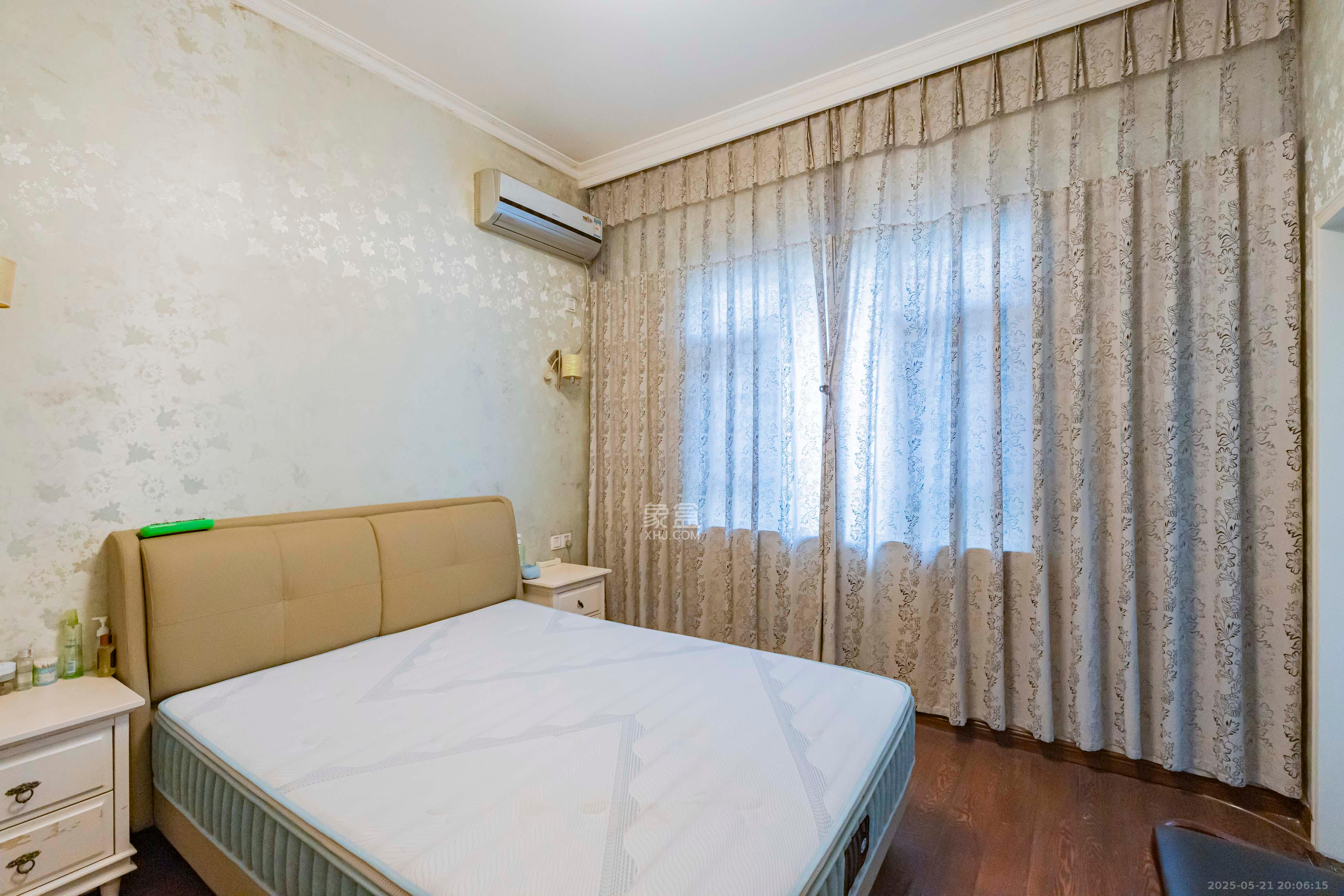 御景龙城  6室3厅4卫    238.0万 御景龙城  6室3厅4卫    238.0万卧室