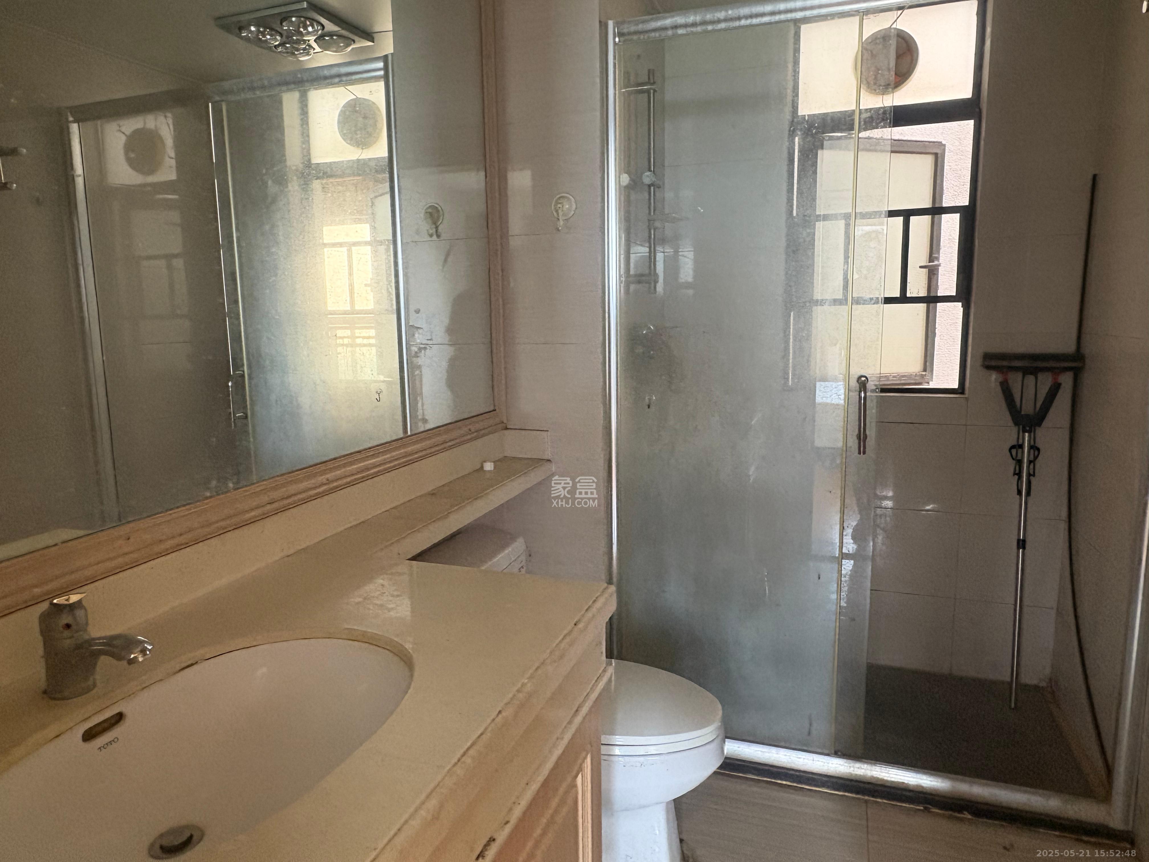 中海国际三期 3室2厅2卫 2100.0元/月 中海国际三期 3室2厅2卫 2100.0元/月室内图