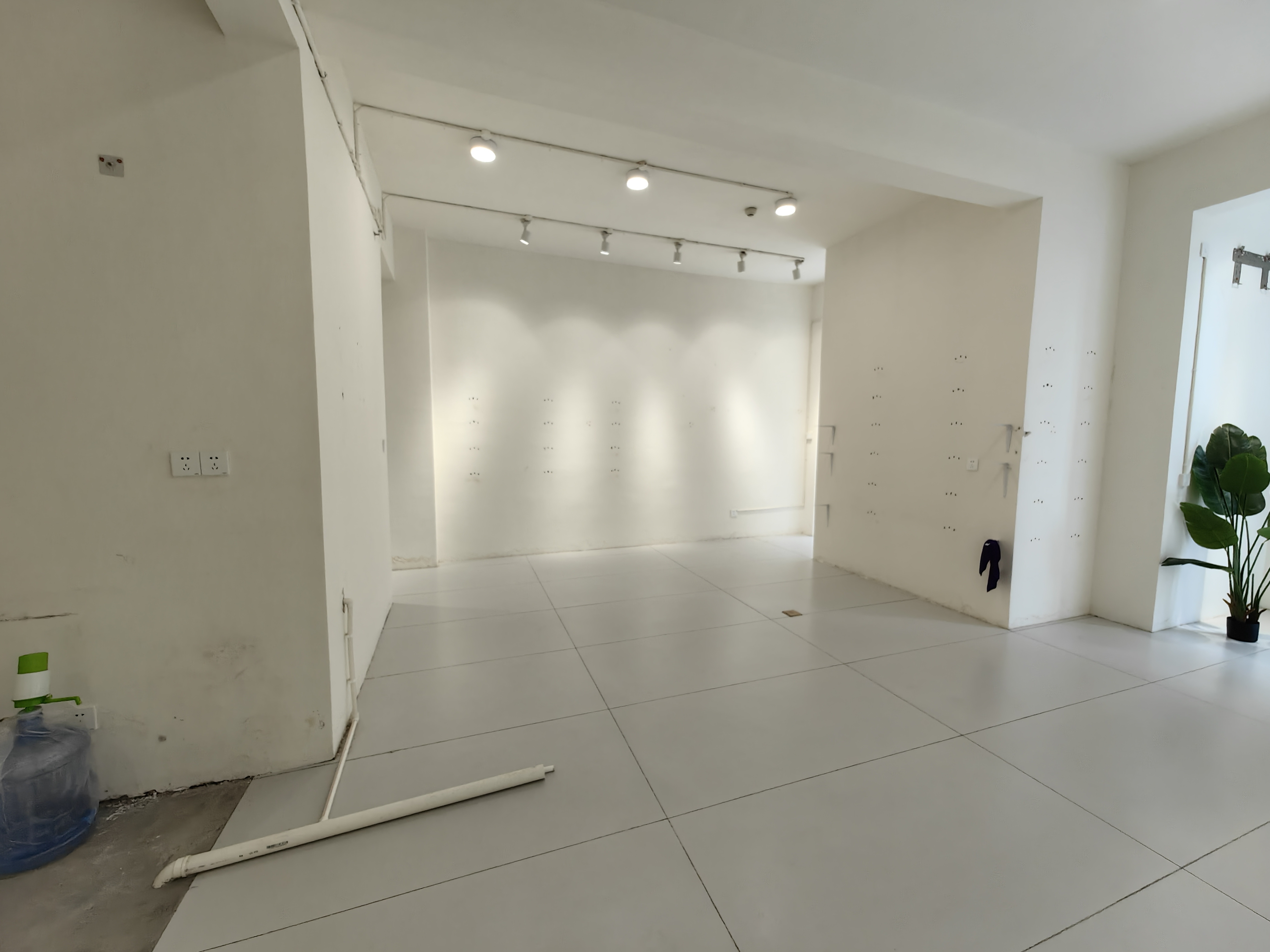 天门中央广场 1室1厅1卫 25.0万 天门中央广场 1室1厅1卫 25.0万客厅