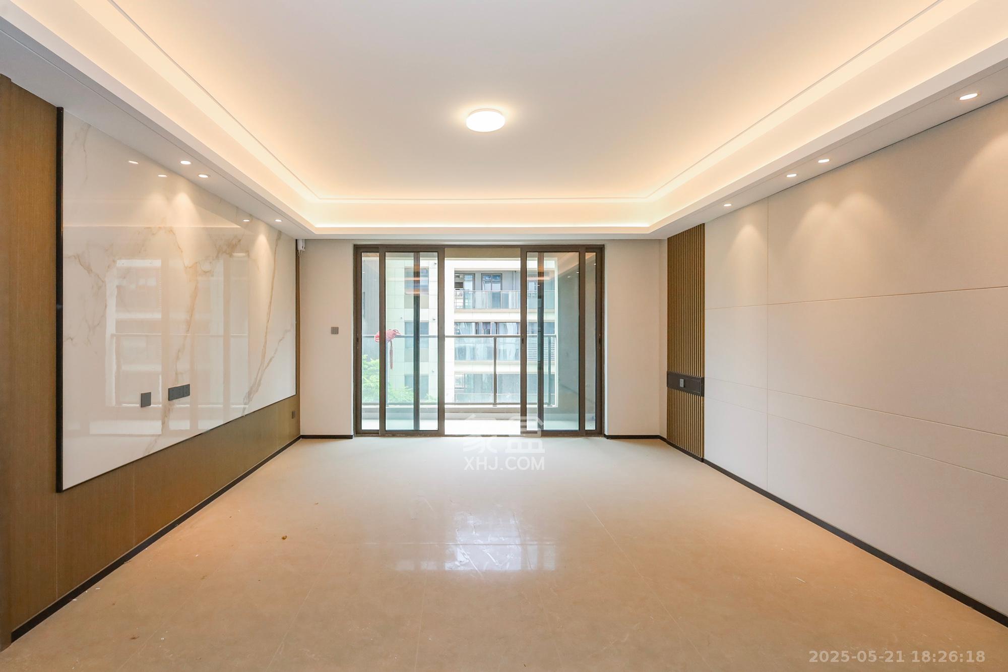 正荣滨江紫阙台  4室2厅2卫    398.0万 正荣滨江紫阙台  4室2厅2卫    398.0万客厅