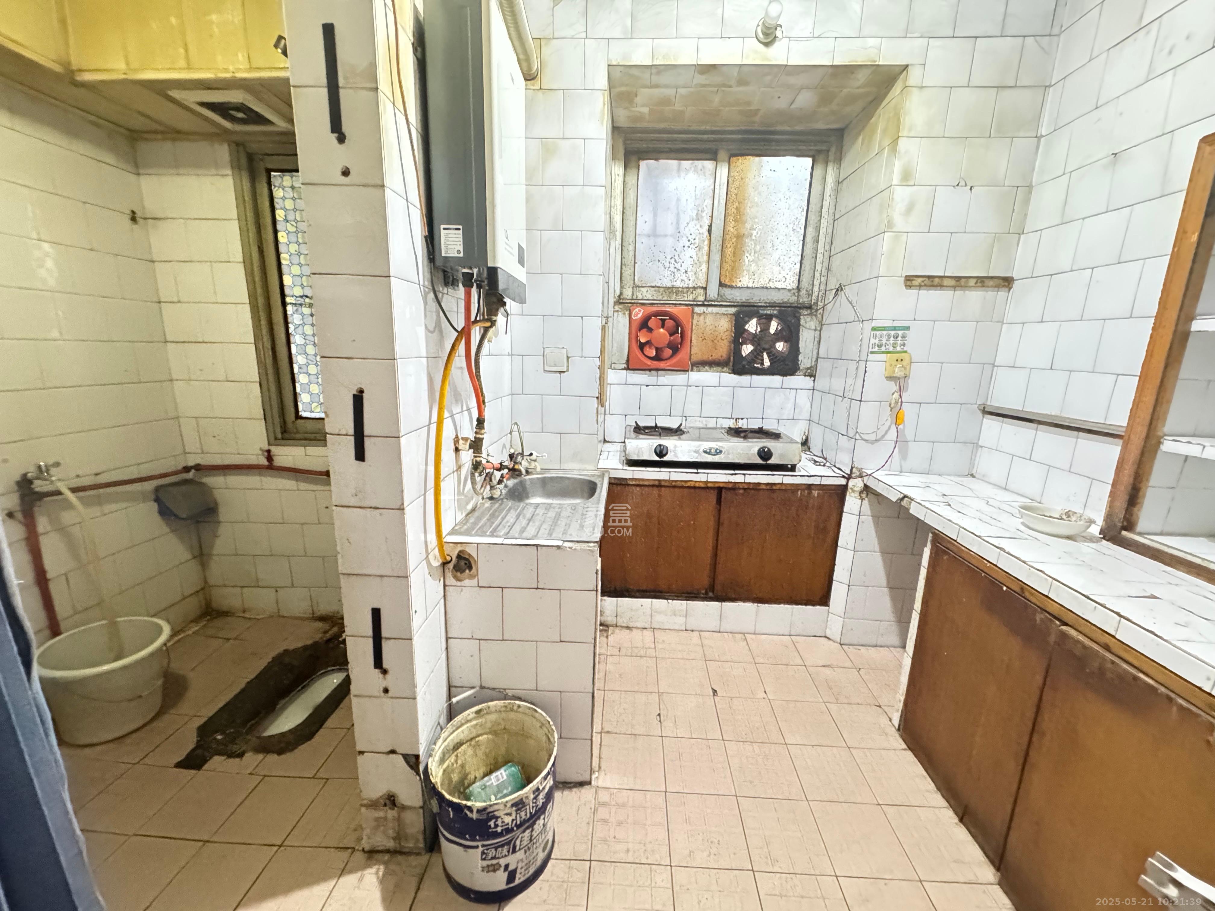 通泰街商居楼 3室2厅1卫 2100.0元/月 通泰街商居楼 3室2厅1卫 2100.0元/月室内图