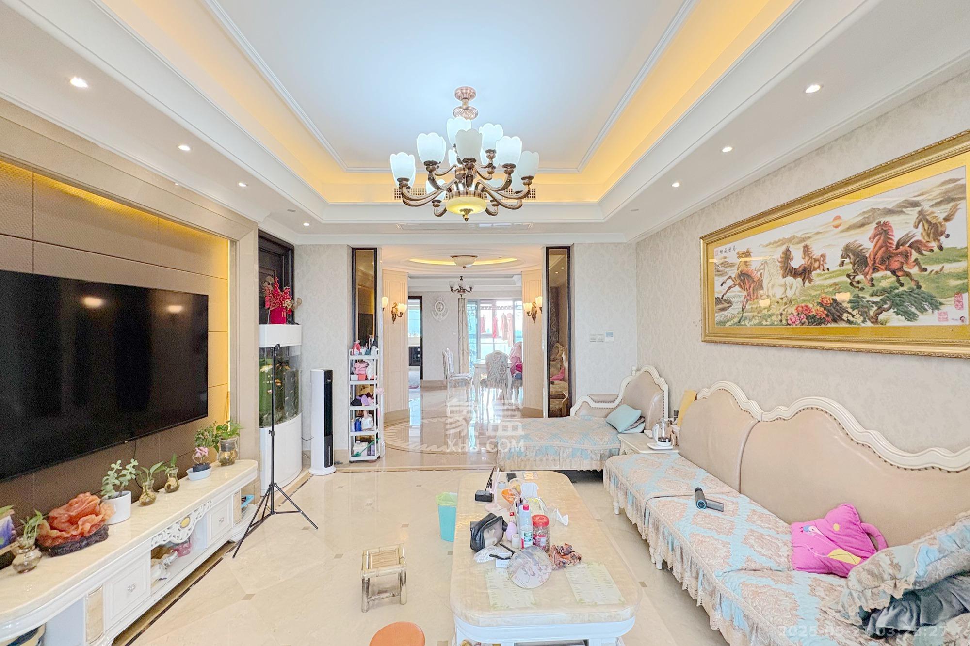 华远隆玺  4室2厅0卫    528.0万 华远隆玺  4室2厅0卫    528.0万客厅