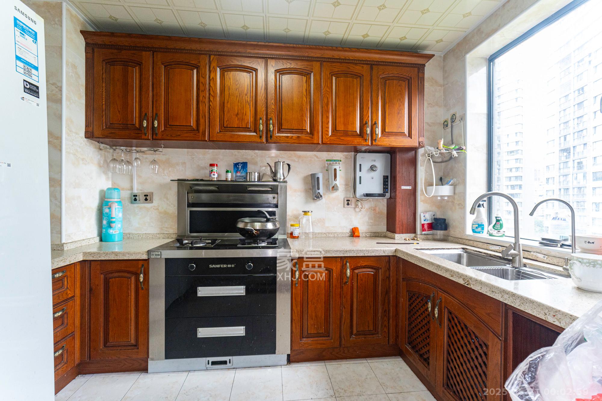 恒基凯旋门一二期 4室2厅2卫 143.0万 恒基凯旋门一二期 4室2厅2卫 143.0万厨房