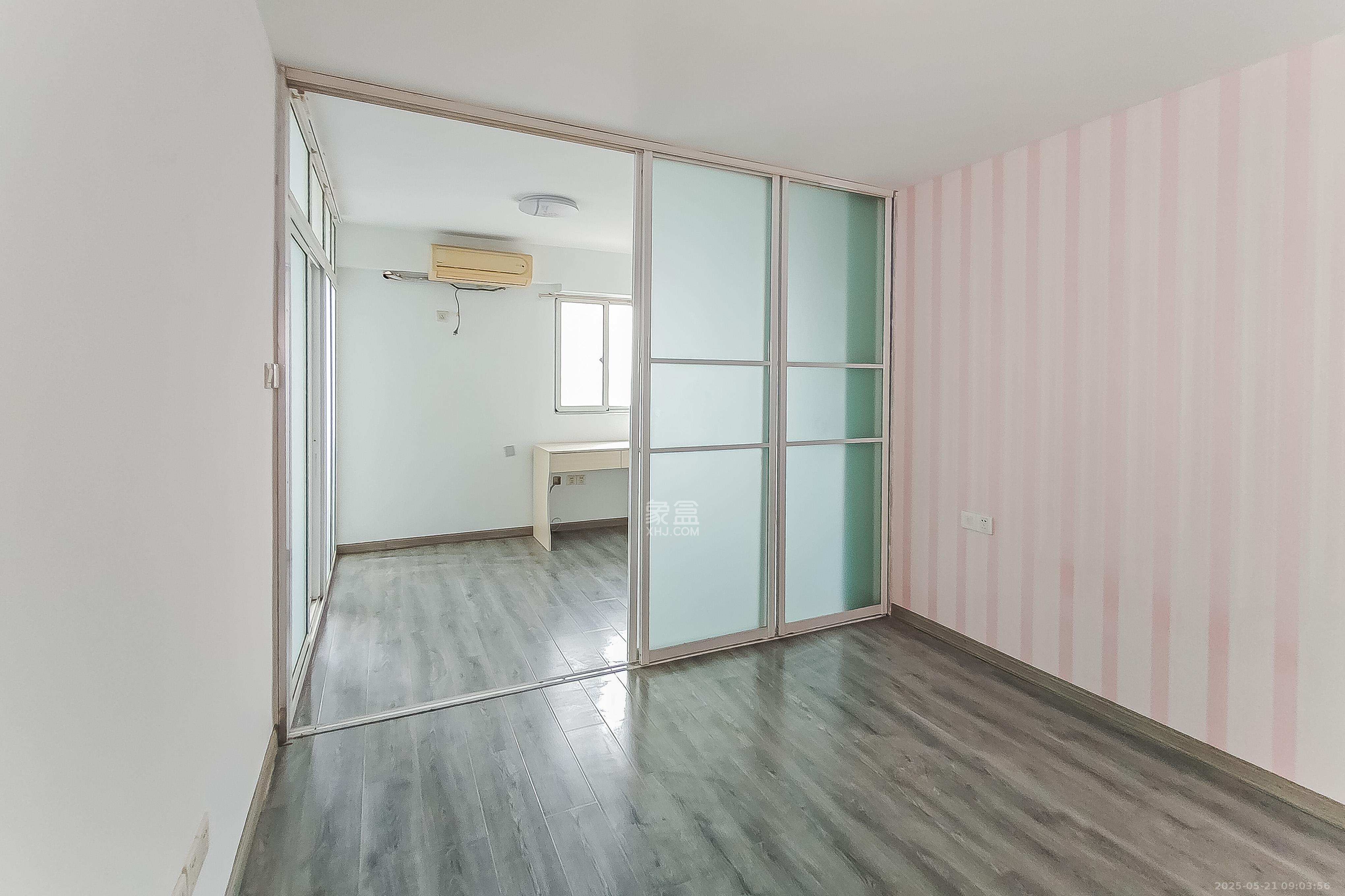 宏景名厦 2室1厅2卫 52.0万 宏景名厦 2室1厅2卫 52.0万卧室