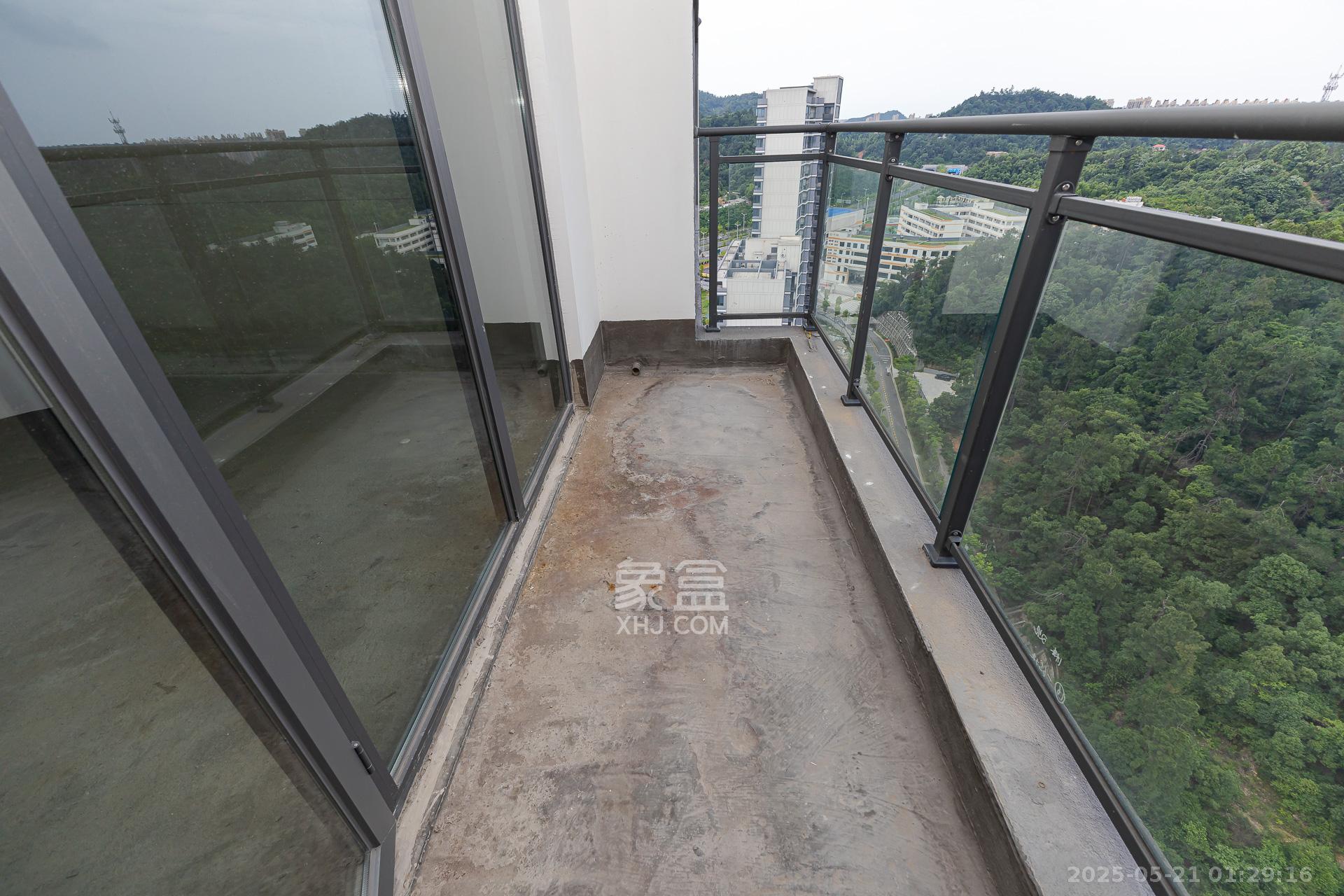 新城观山印  4室2厅3卫   245.00万阳台