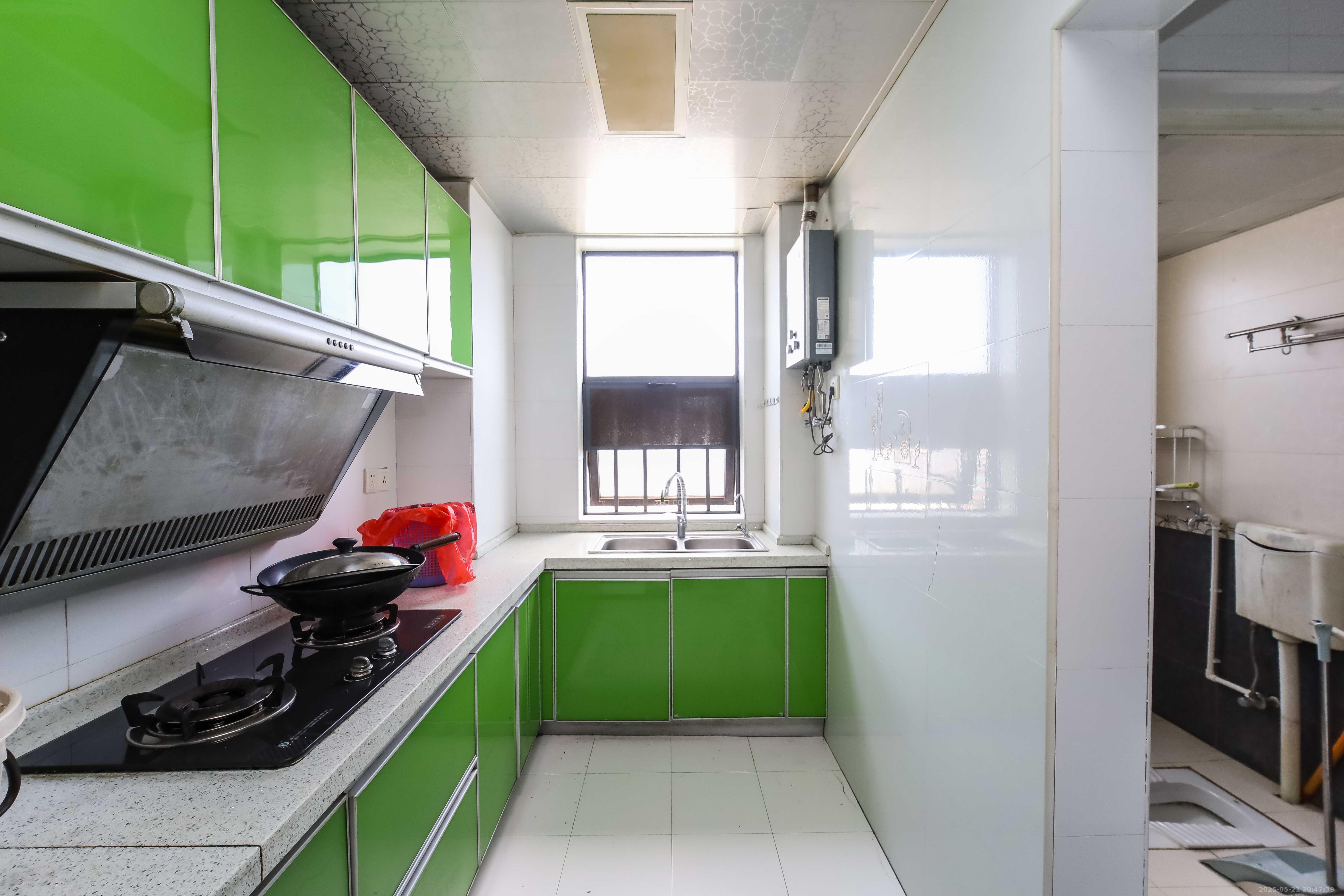 尚东紫郡  4室2厅2卫    116.0万 尚东紫郡  4室2厅2卫    116.0万厨房