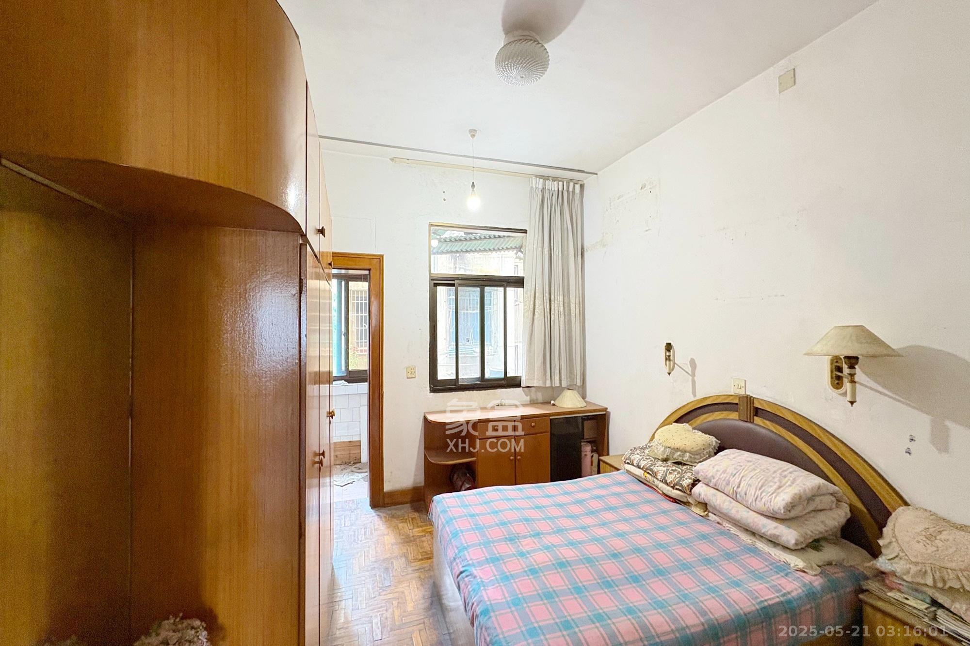 73分局(电信宿舍) 4室2厅1卫 95.0万 73分局(电信宿舍) 4室2厅1卫 95.0万卧室