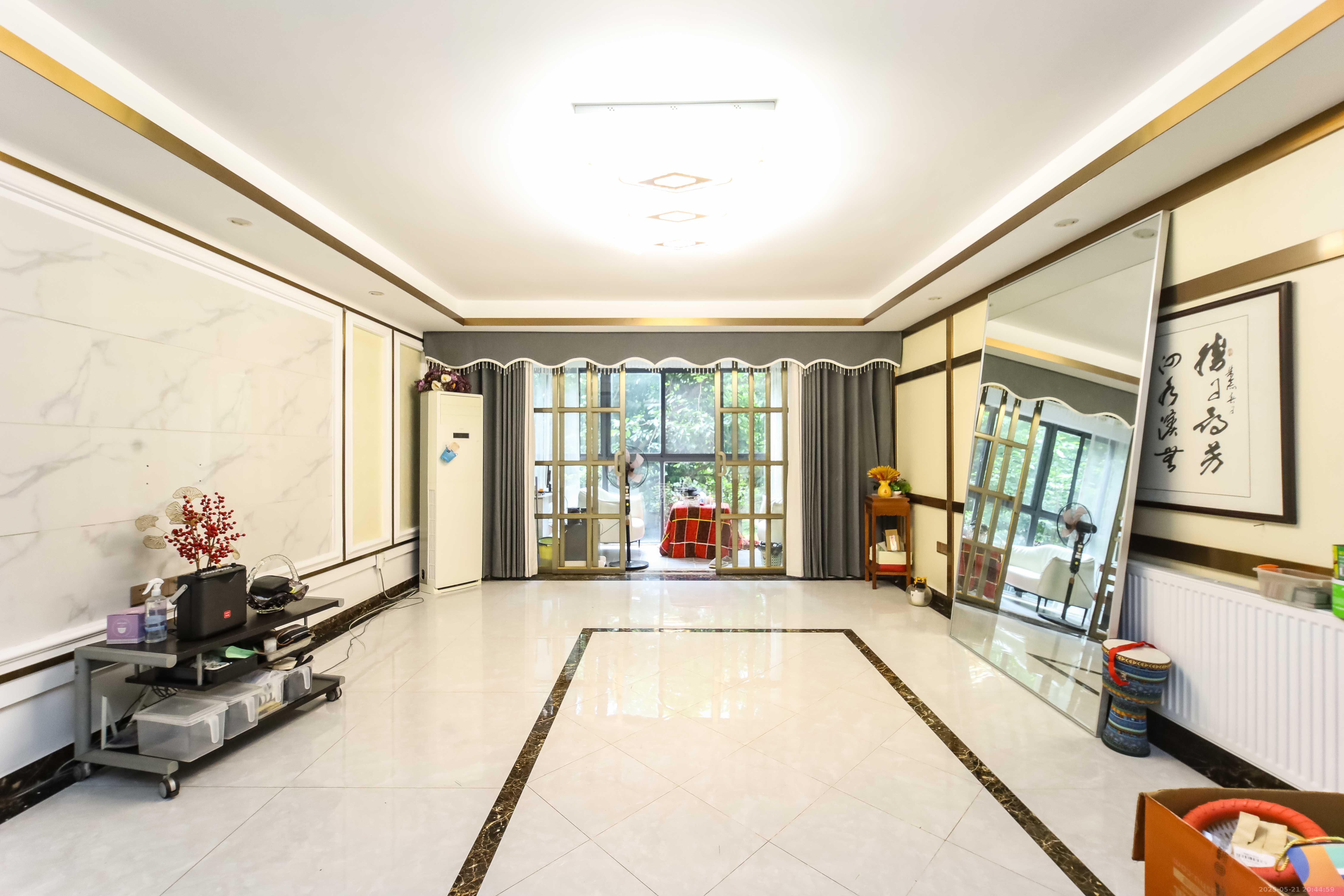 银港水晶城  4室2厅2卫   148.00万
