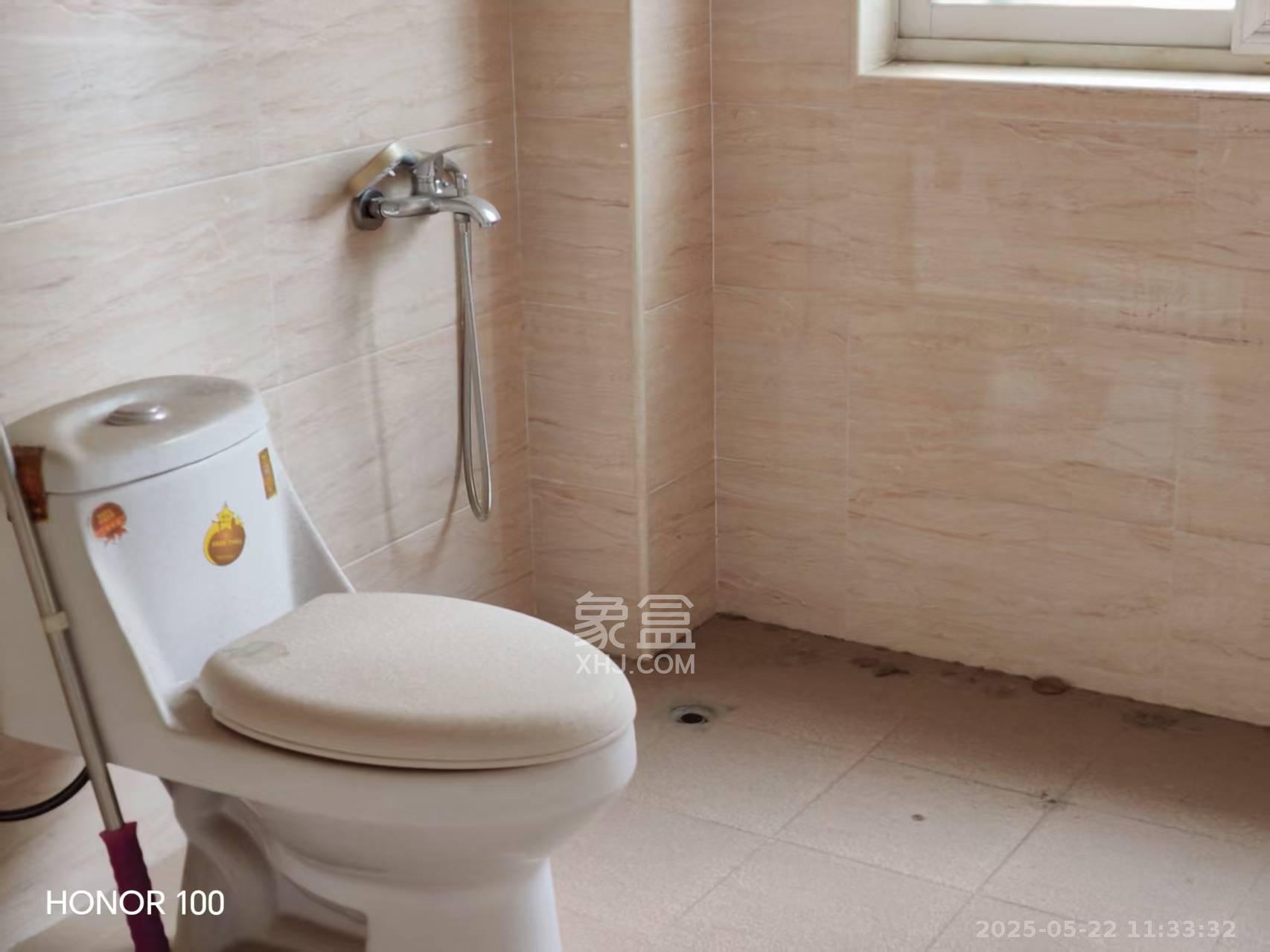 山水庭院  3室1厅1卫   1700.00元/月户型图