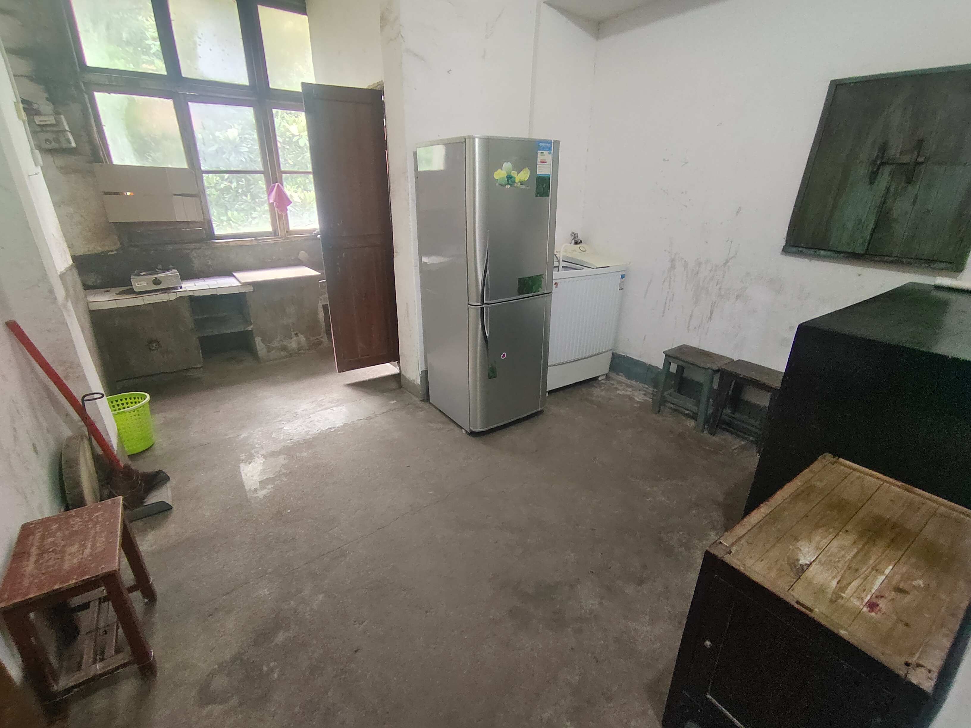 娄底技师学院家属院 4室1厅1卫 600.0元/月 娄底技师学院家属院 4室1厅1卫 600.0元/月室内图