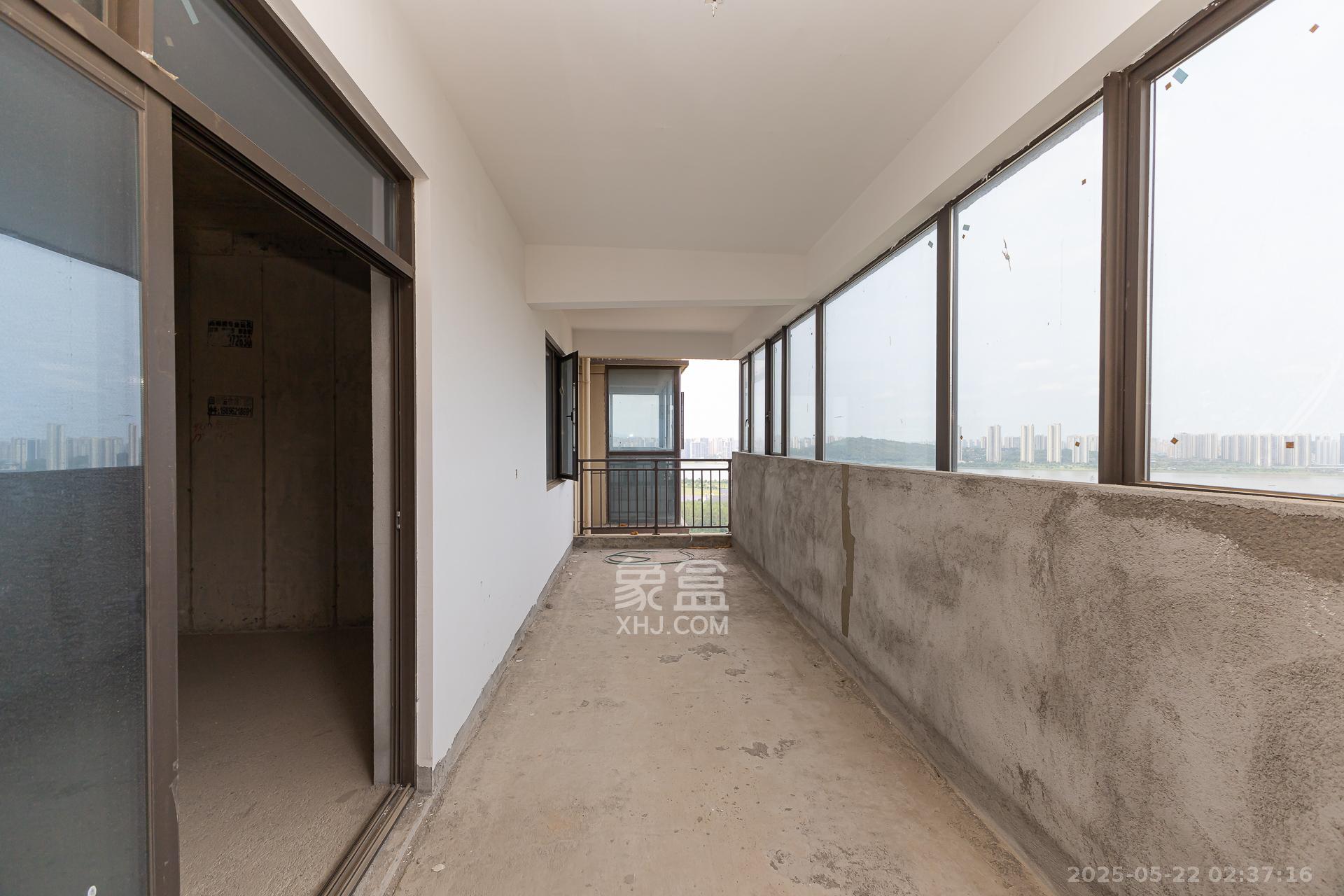 润和湘江天地E区  4室2厅3卫    230.0万 润和湘江天地E区  4室2厅3卫    230.0万阳台