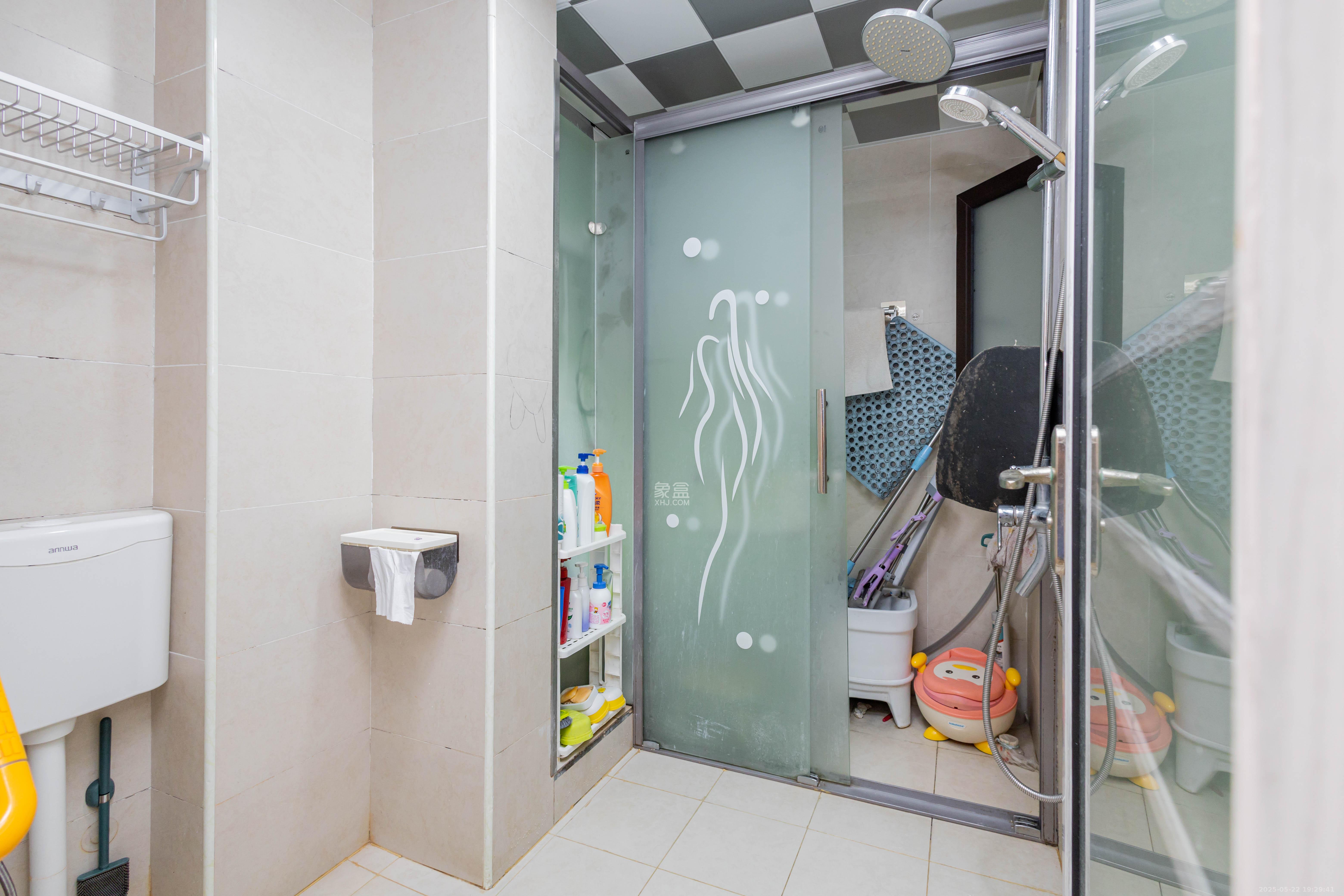 旭辉华庭 3室2厅1卫 58.8万 旭辉华庭 3室2厅1卫 58.8万卫生间