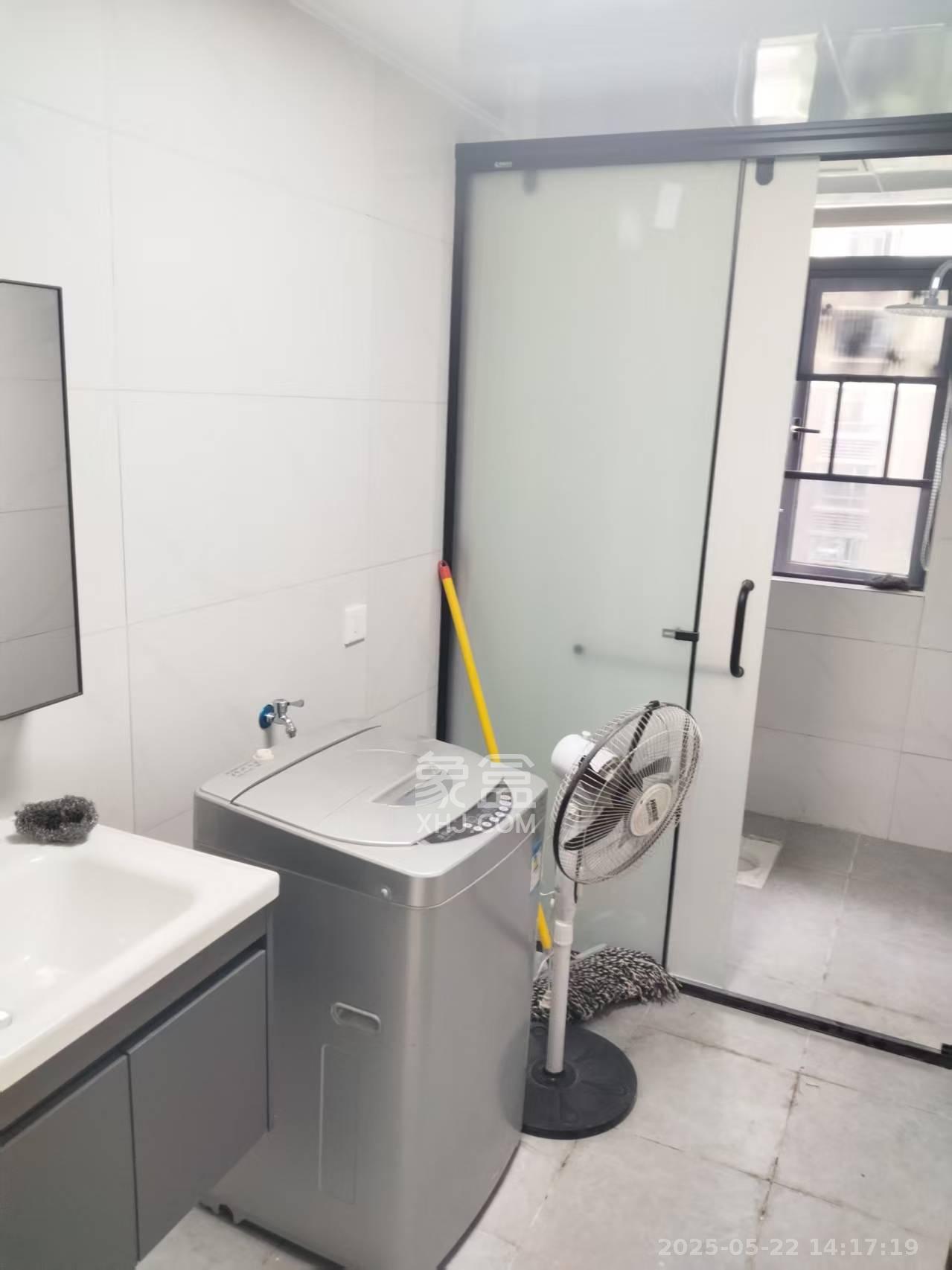 先锋新宇  4室1厅2卫   1300.00元/月室内图