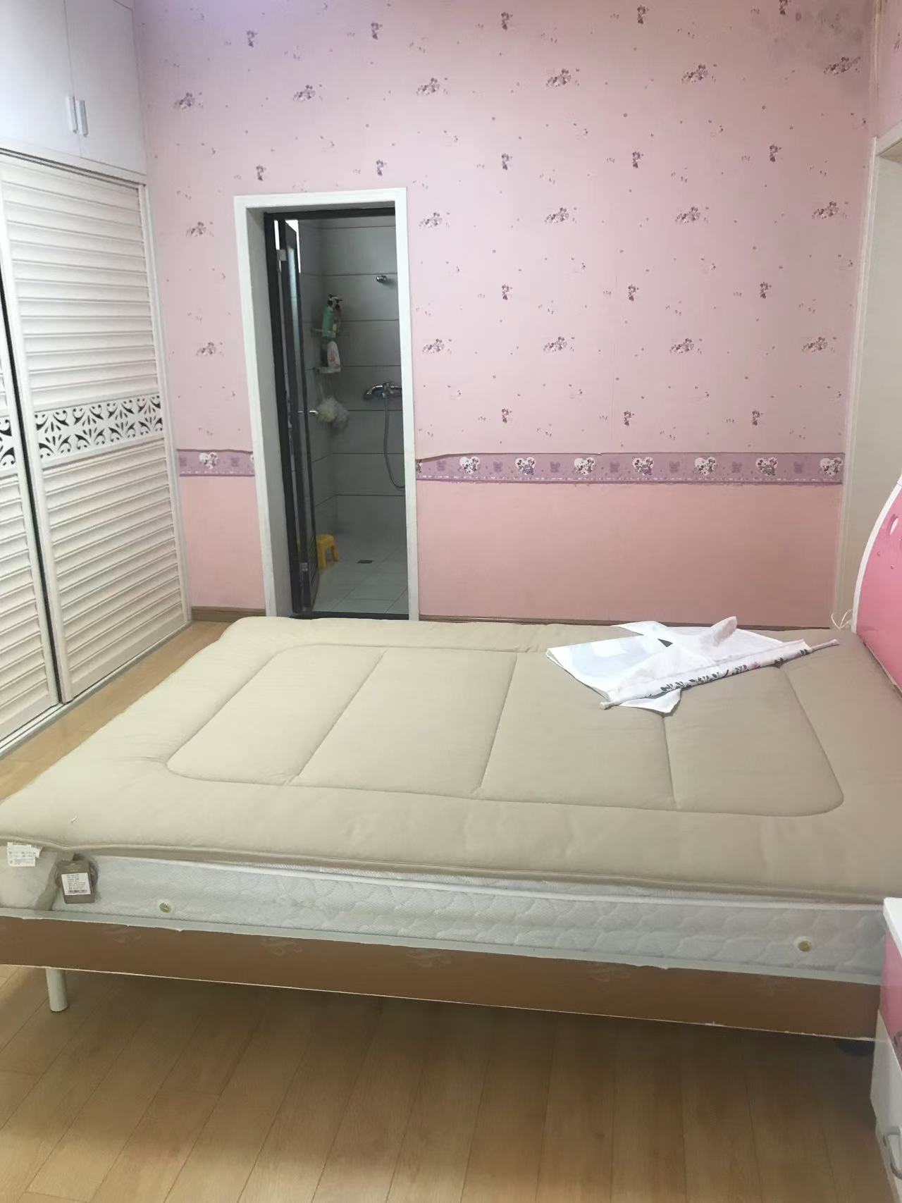 山水豪庭别墅  5室2厅3卫    280.0万 山水豪庭别墅  5室2厅3卫    280.0万客厅