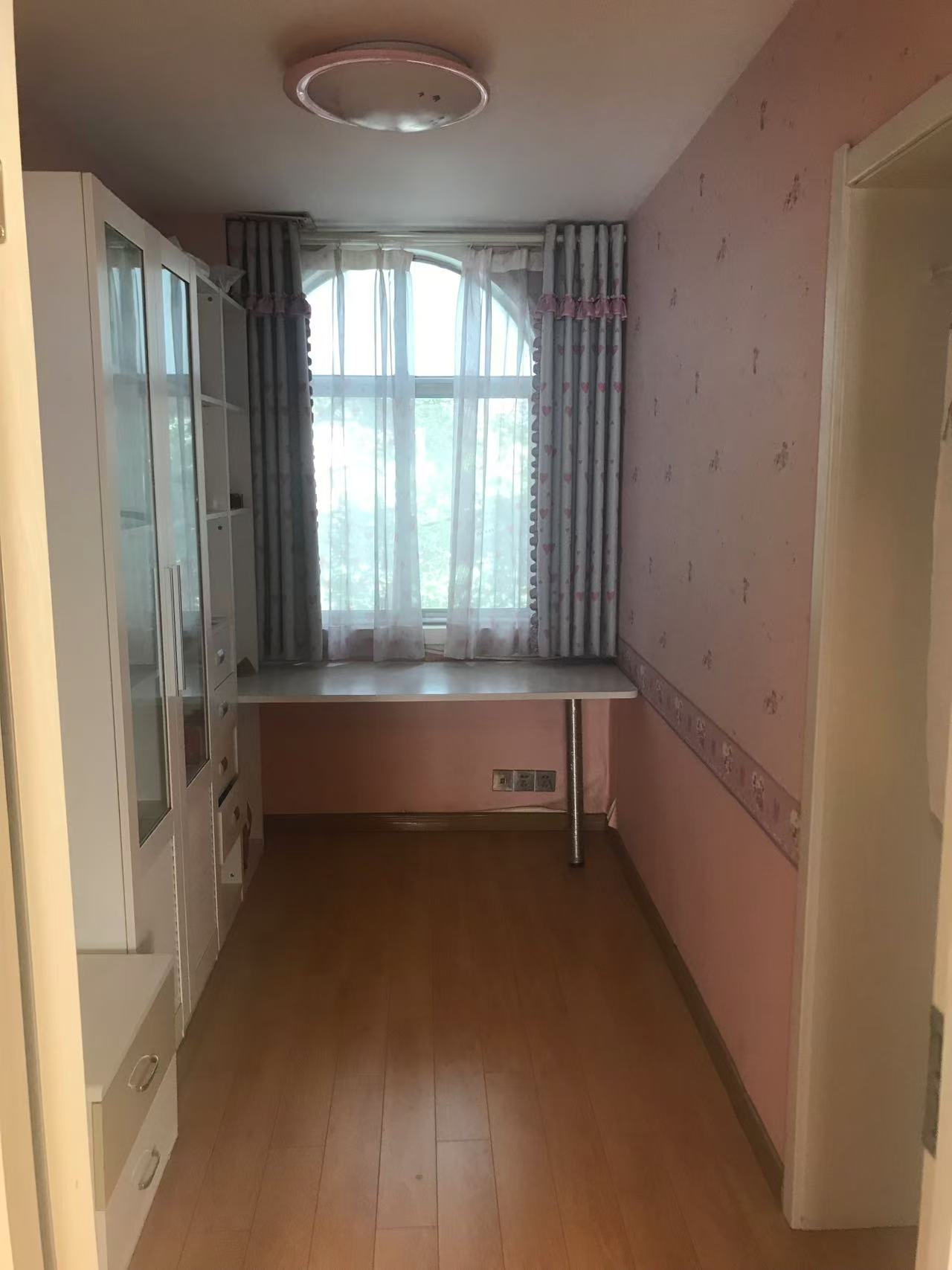 山水豪庭别墅  5室2厅3卫    280.0万 山水豪庭别墅  5室2厅3卫    280.0万客厅