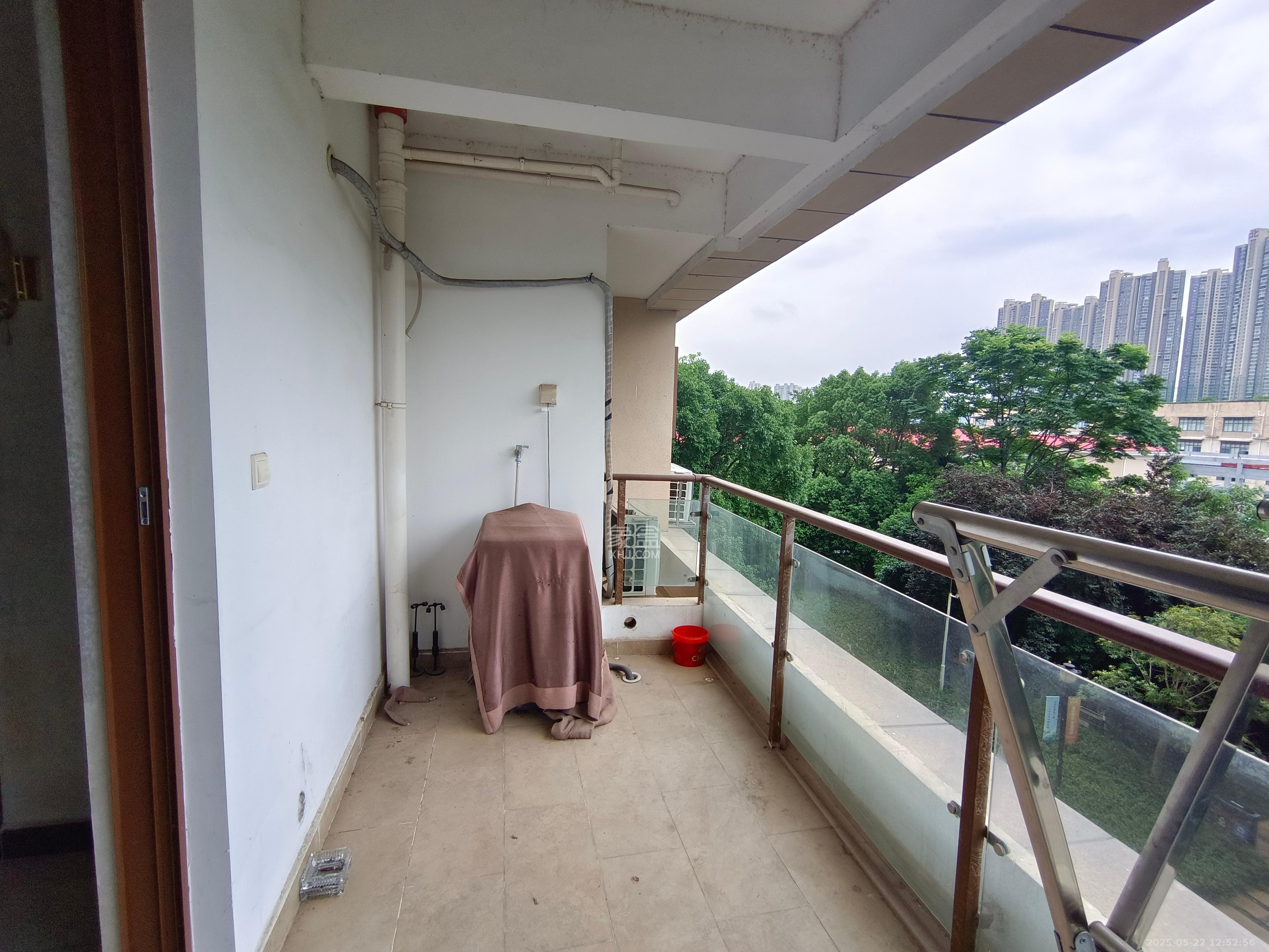 恒大御景半岛湘江苑(恒大御景半岛一期)  1室2厅1卫    2200.0元/月 恒大御景半岛湘江苑(恒大御景半岛一期)  1室2厅1卫    2200.0元/月室内图